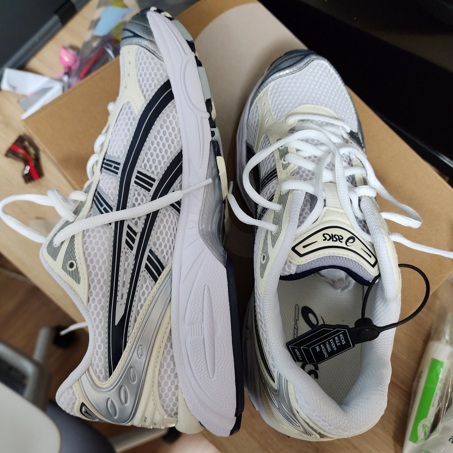 (W) Asics Gel-Kayano 14 White Midnight 착용 스타일 - 2