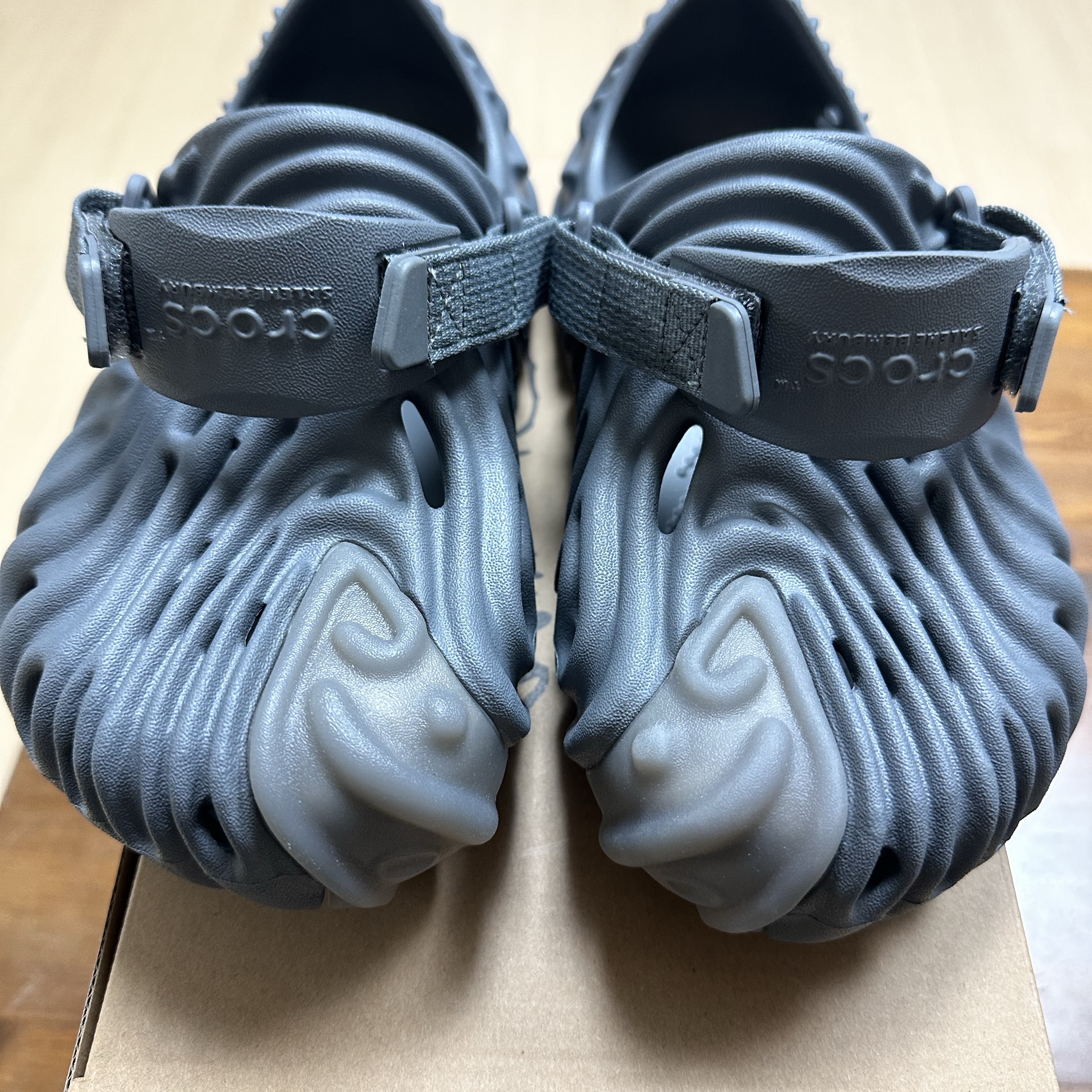 Crocs x Salehe Bembury Pollex Clog Niagara 착용 스타일
