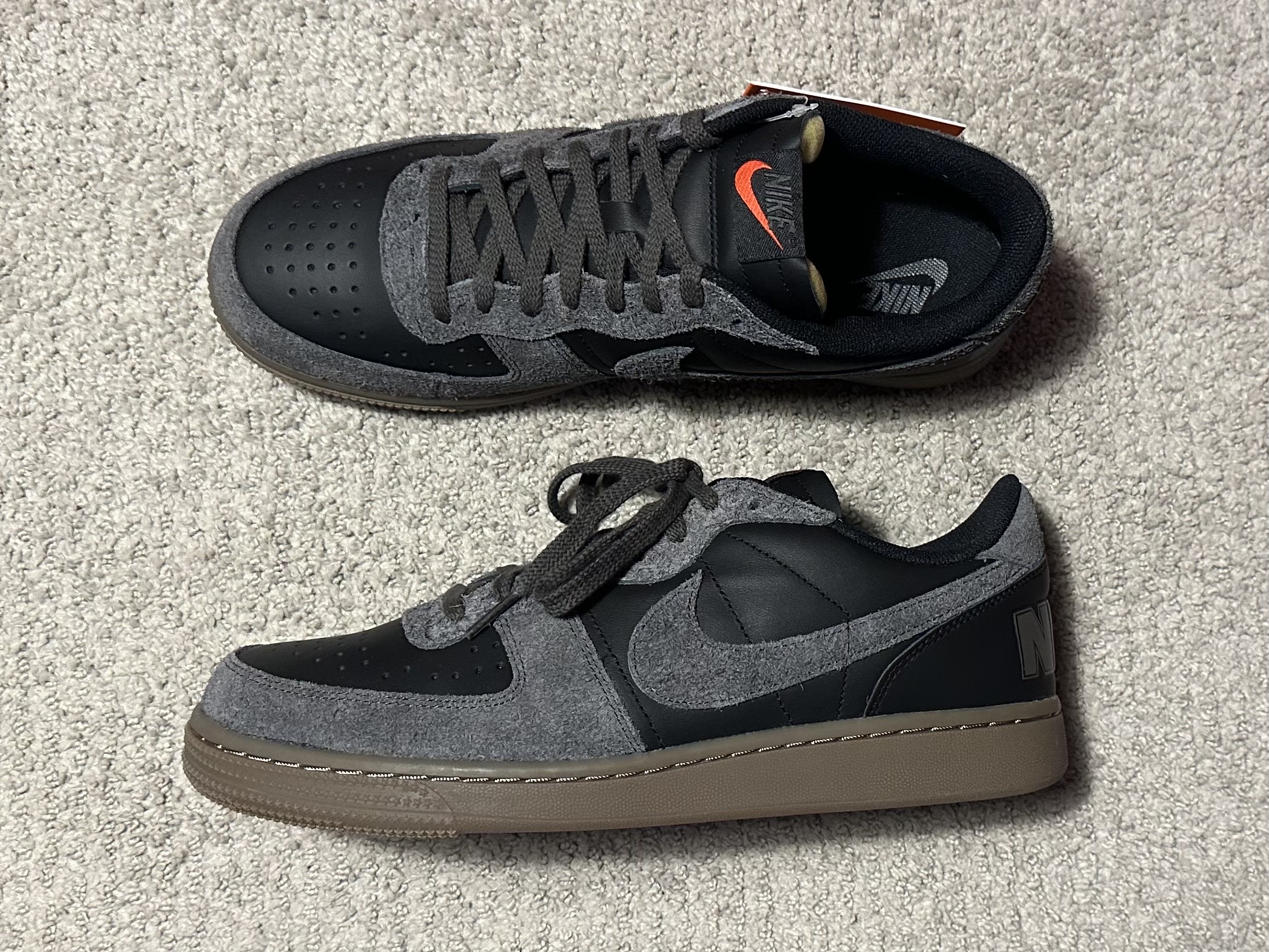 Nike Terminator Low Black Medium Ash 착용 스타일 - 2