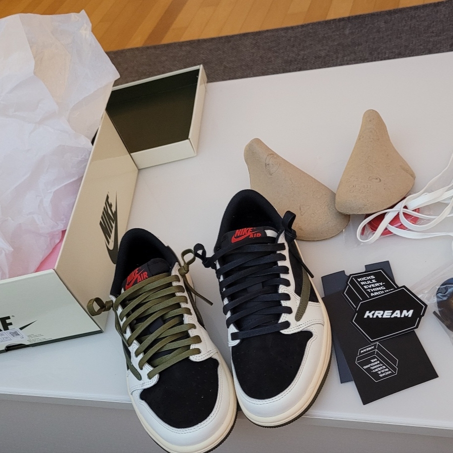 (W) Jordan 1 x Travis Scott Retro Low OG SP Medium Olive 착용 스타일