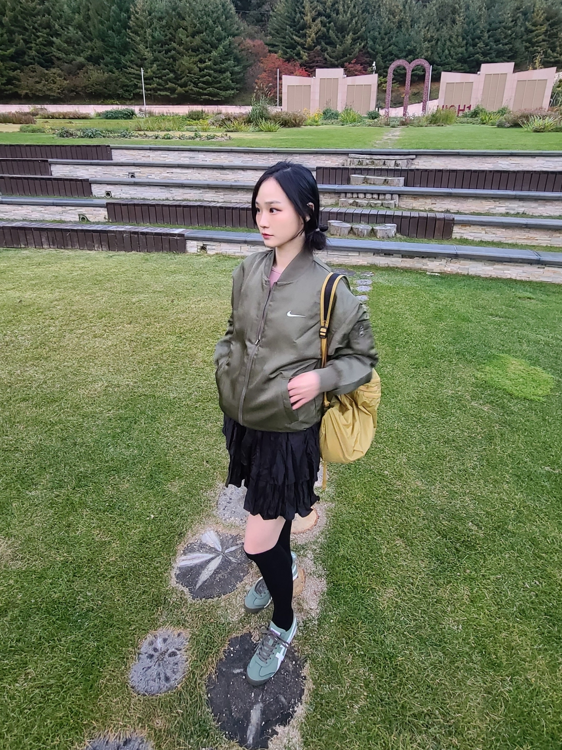 Onitsuka Tiger Mexico 66 Mantle Green, (W) Nike NSW Reversible Varsity Bomber Jacket Olive - Asia 착용 스타일 - 2
