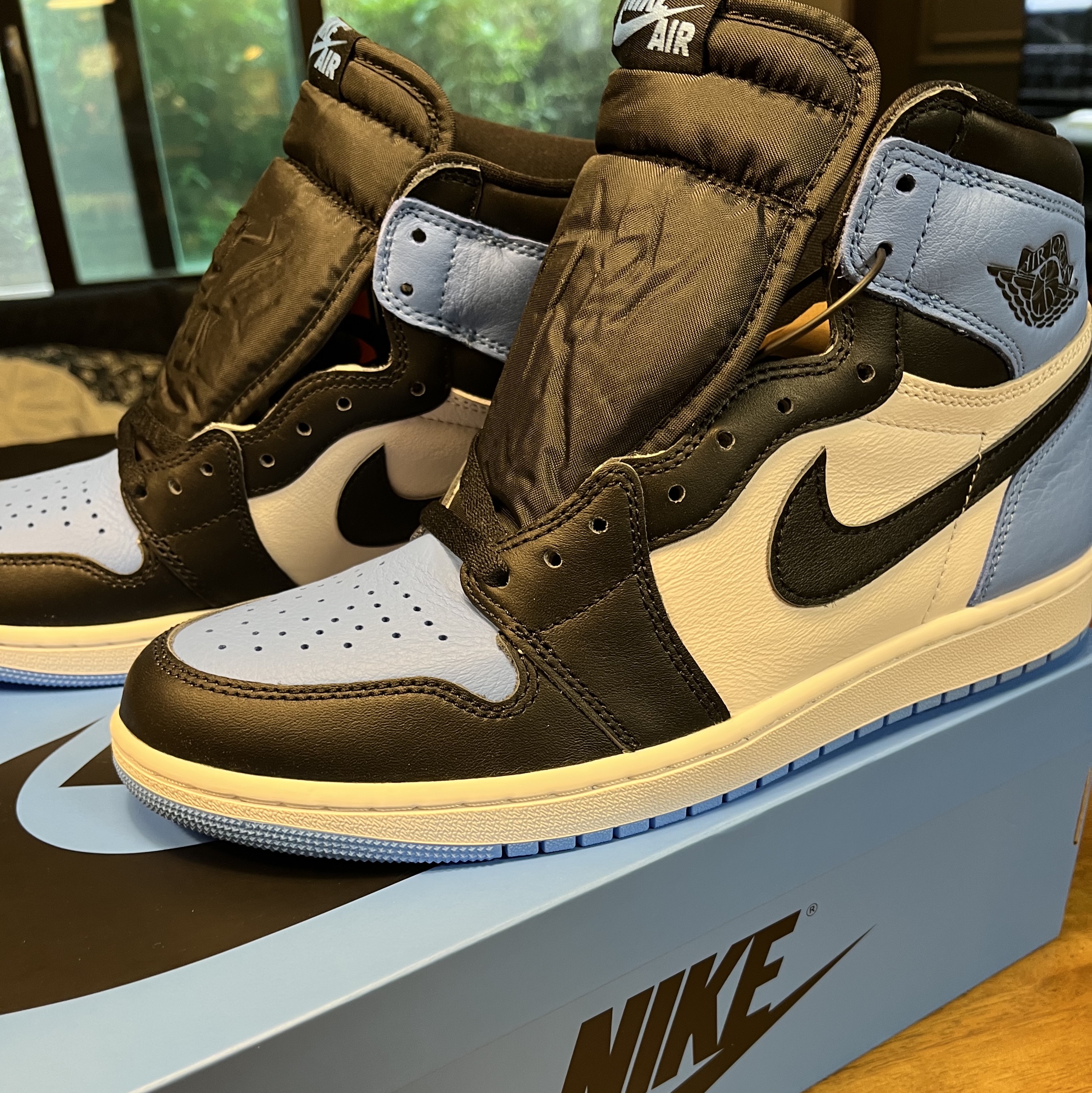 Jordan 1 Retro High OG University Blue 착용 스타일