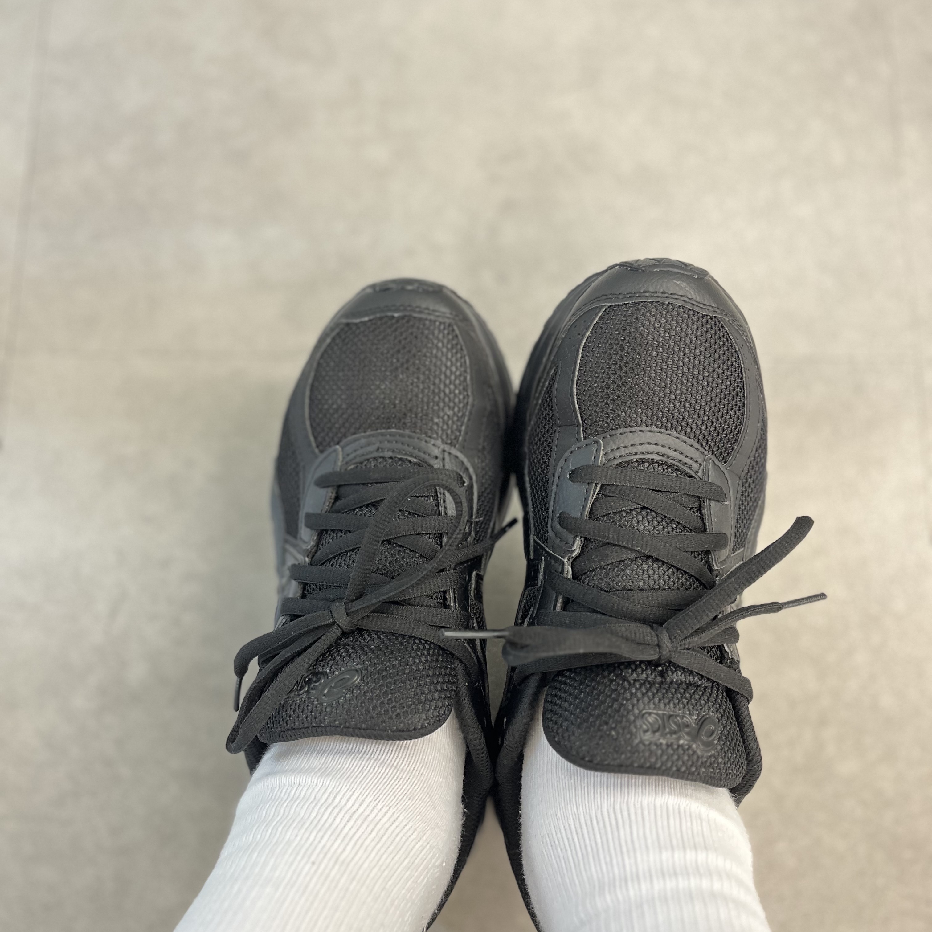 Asics Jog 100 S Black - 2E Wide 착용 스타일 - 1