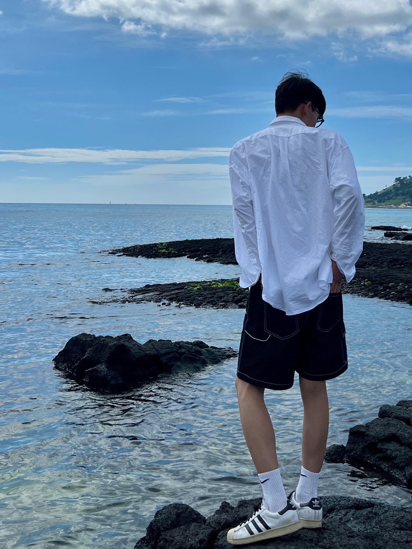 Adidas Superstar Premium White Black 착용 스타일 - 1