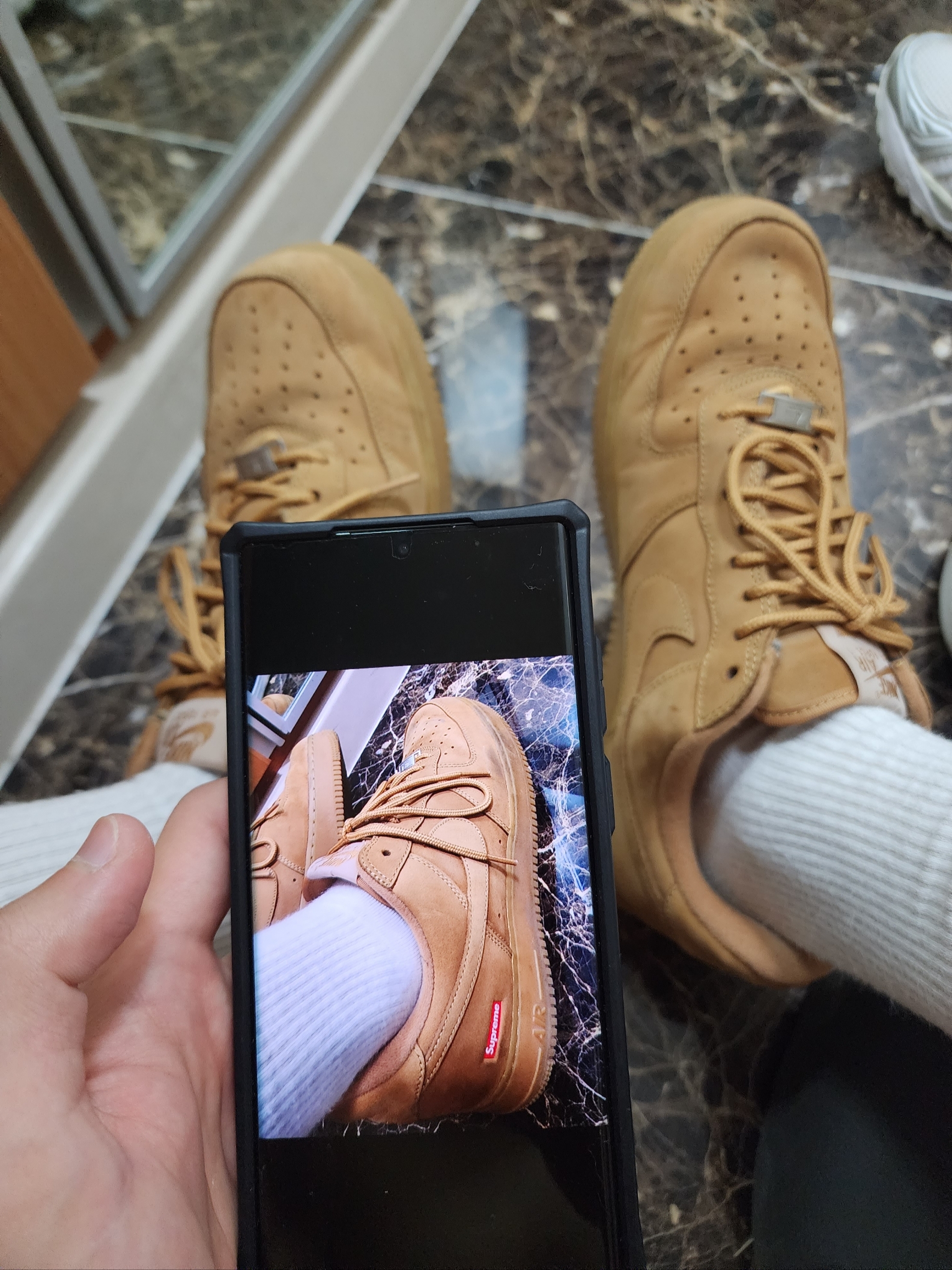 Nike x Supreme Air Force 1 Low Flax 착용 스타일