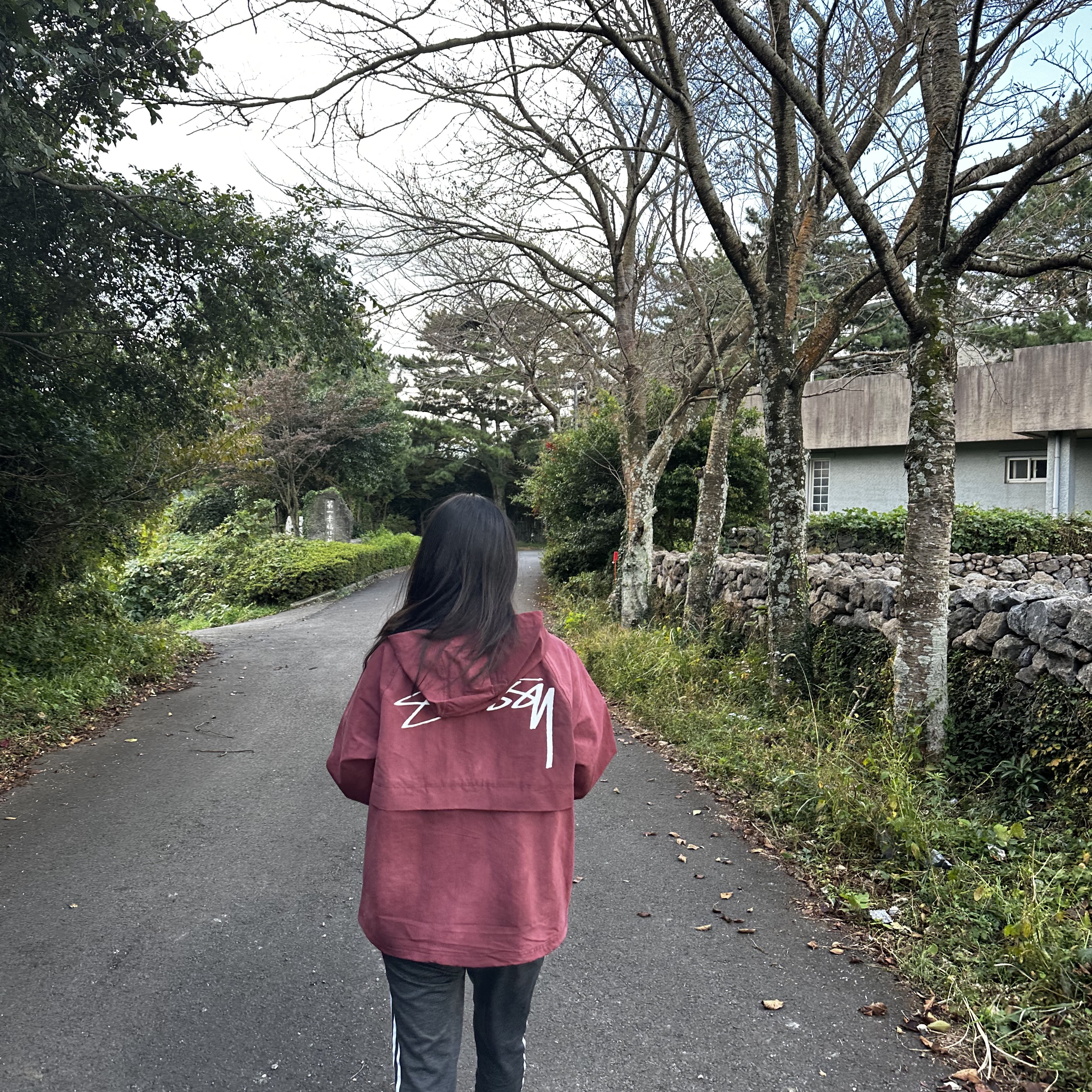 Stussy Wave Dye Beach Shell Jacket Maroon 착용 스타일