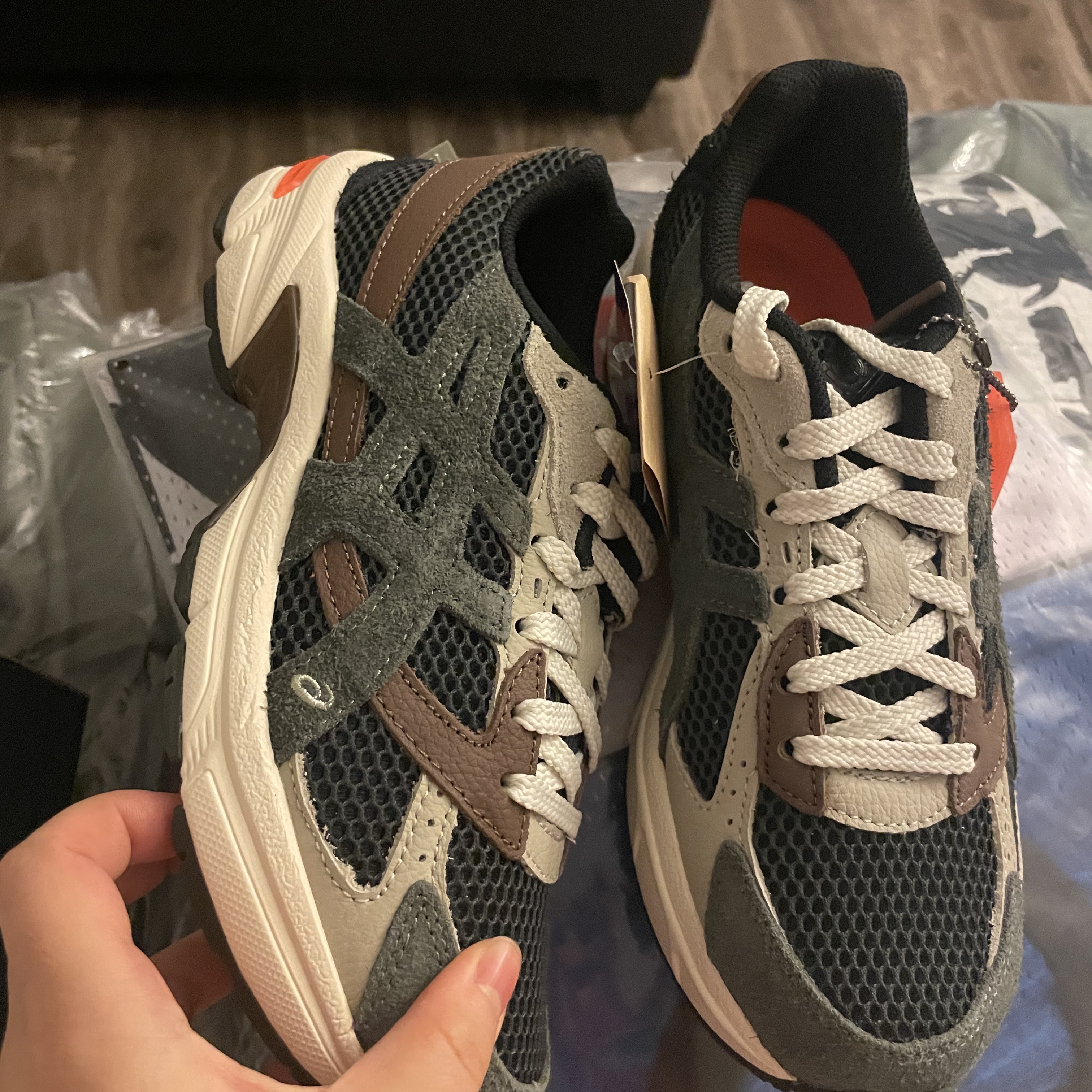 Asics x Hal Studios Gel-1130 MK-II Forest 착용 스타일
