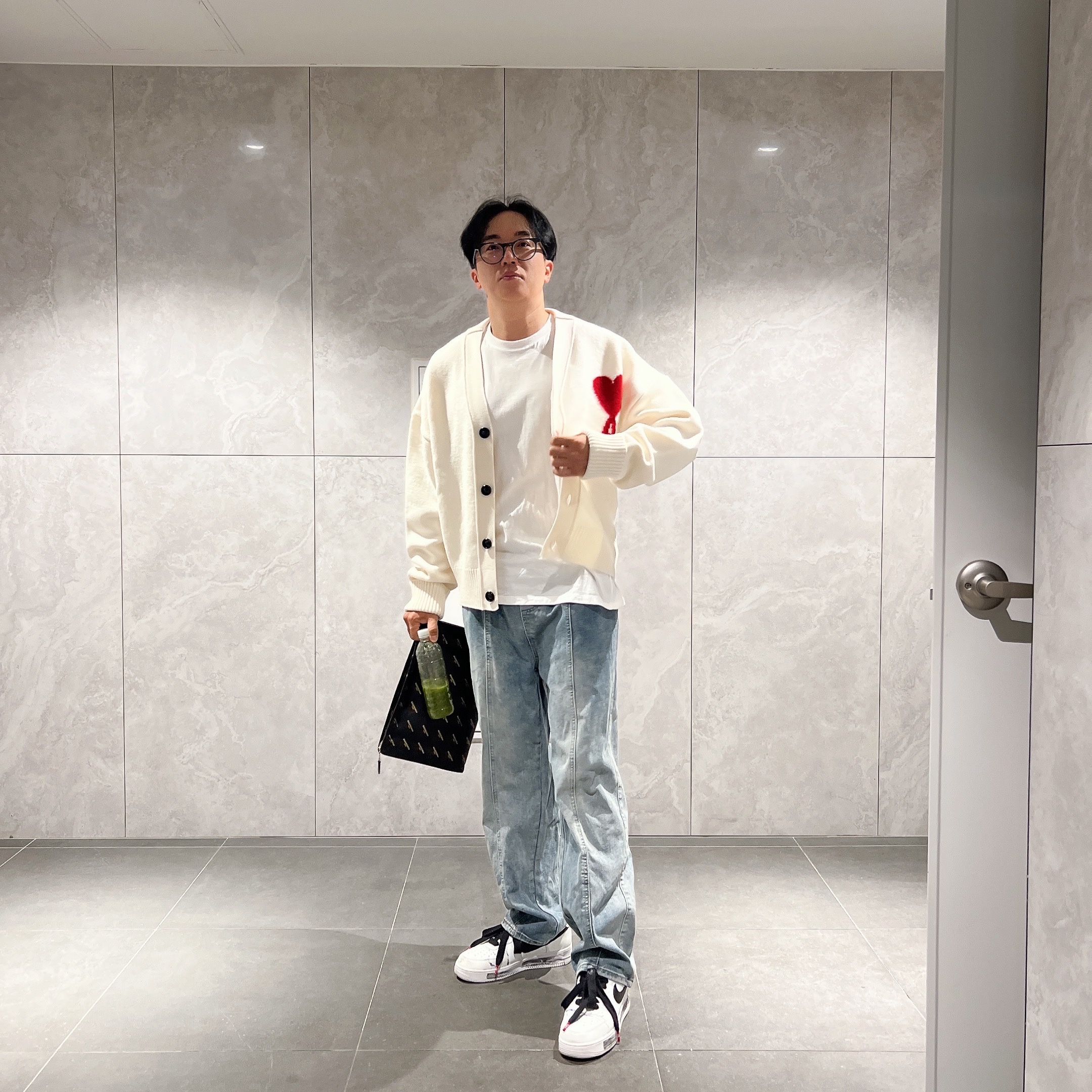 AMI de Coeur Oversize Intarsia Cardigan Off White Red, Nike x Peaceminusone Air Force 1 Low Para-Noise 2.0 착용 스타일