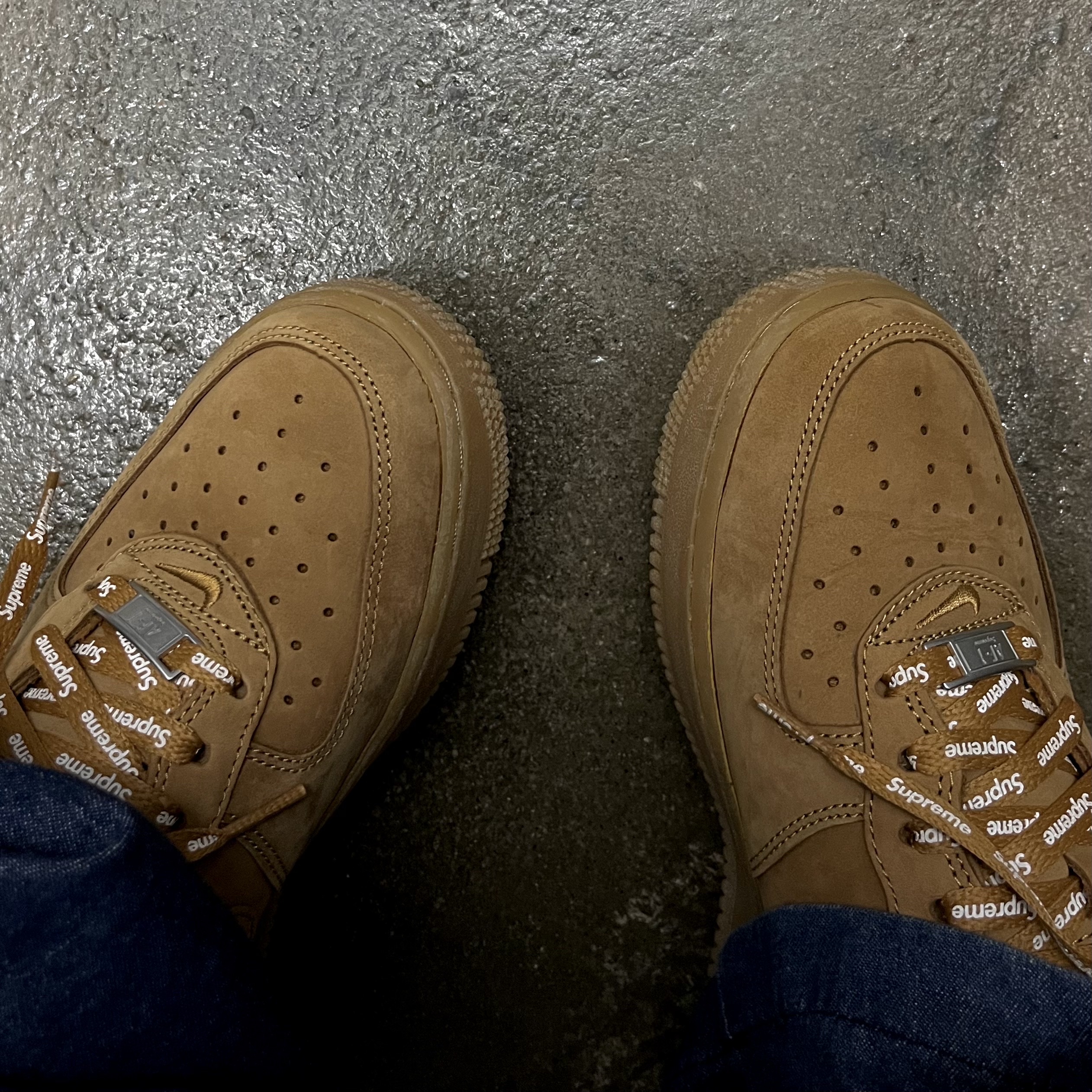 Nike x Supreme Air Force 1 Low Flax 착용 스타일