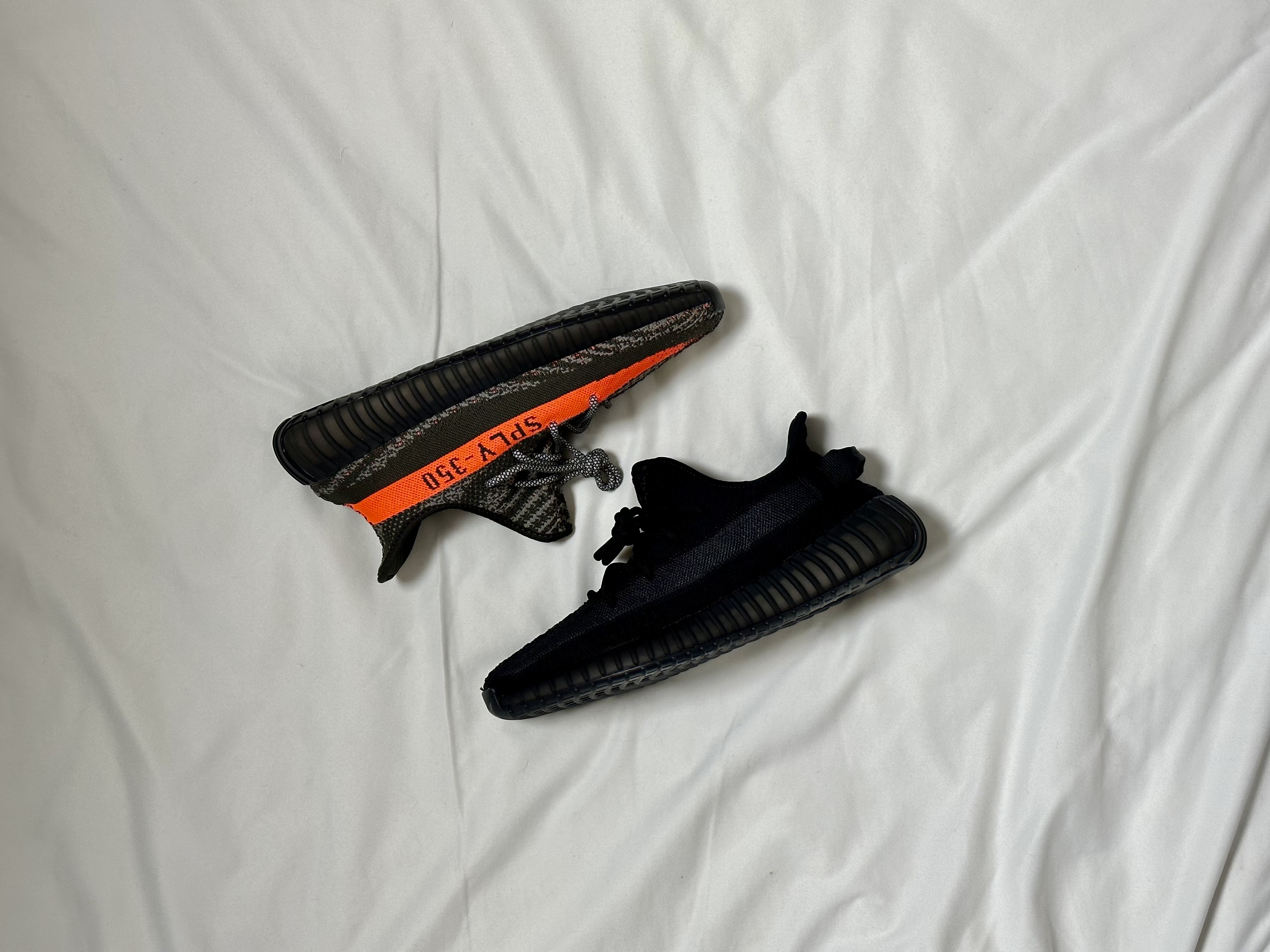 Adidas Yeezy Boost 350 V2 Onyx, Adidas Yeezy Boost 350 V2 Carbon Beluga 착용 스타일 - 1