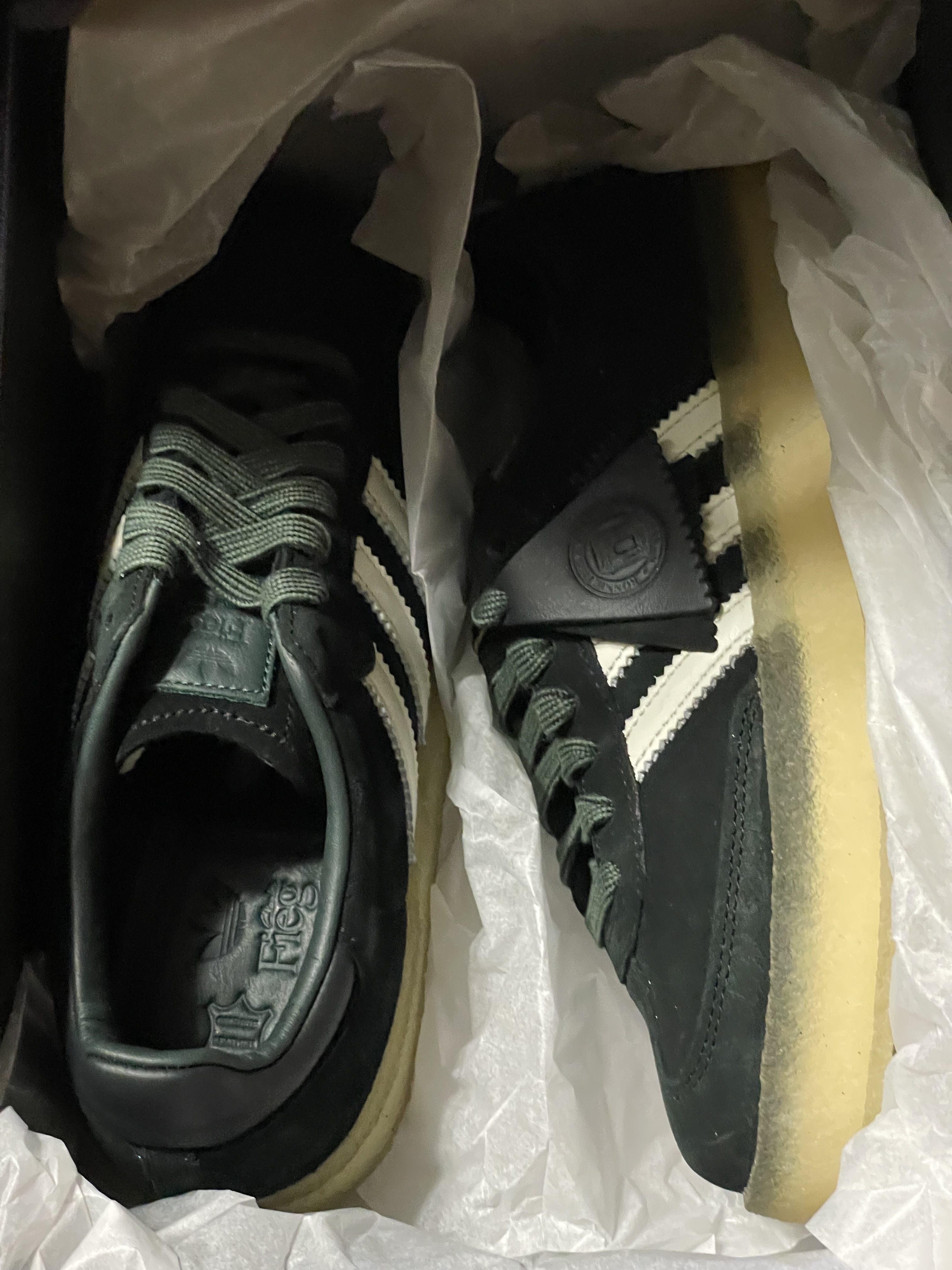 Adidas x Clarks x Ronnie Fieg 8th Street Samba Shadow Green, Adidas x Clarks x Ronnie Fieg 8th Street Samba Savannah 착용 스타일 - 2