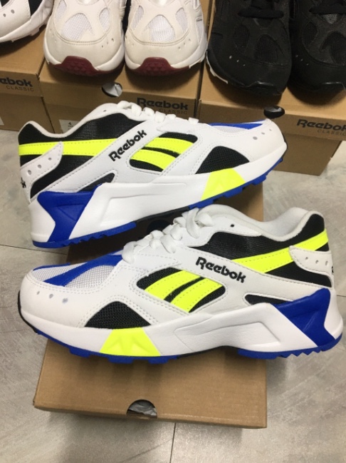 Reebok Aztrek Cobalt Rose 착용 스타일 - 1