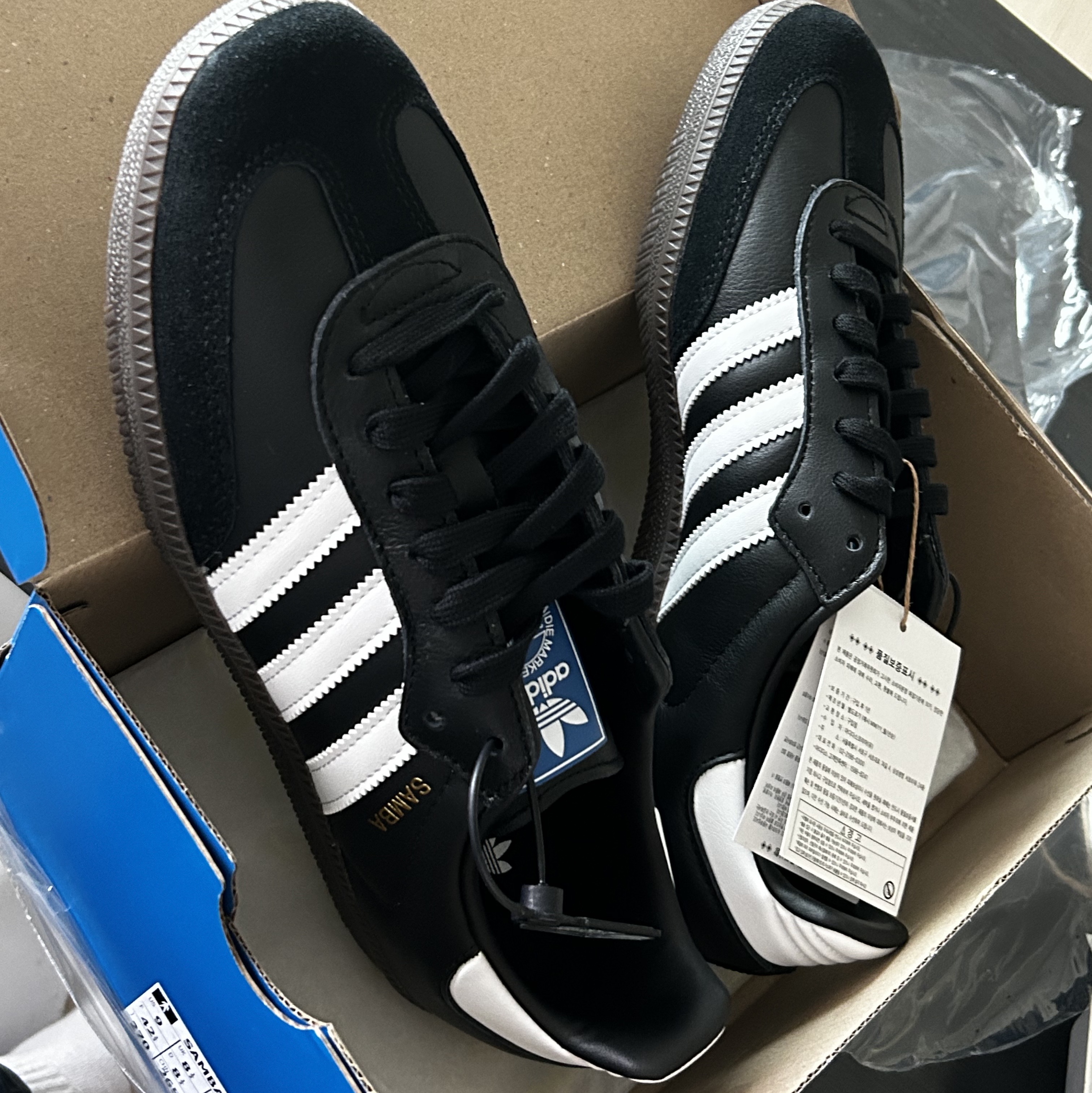 Adidas Samba OG Black White Gum 착용 스타일