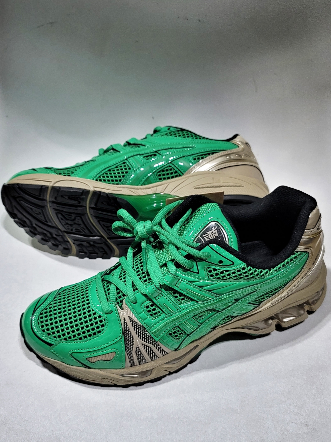 Asics x GmbH Gel-Kayano Legacy Coriander Green Gold 착용 스타일 - 2