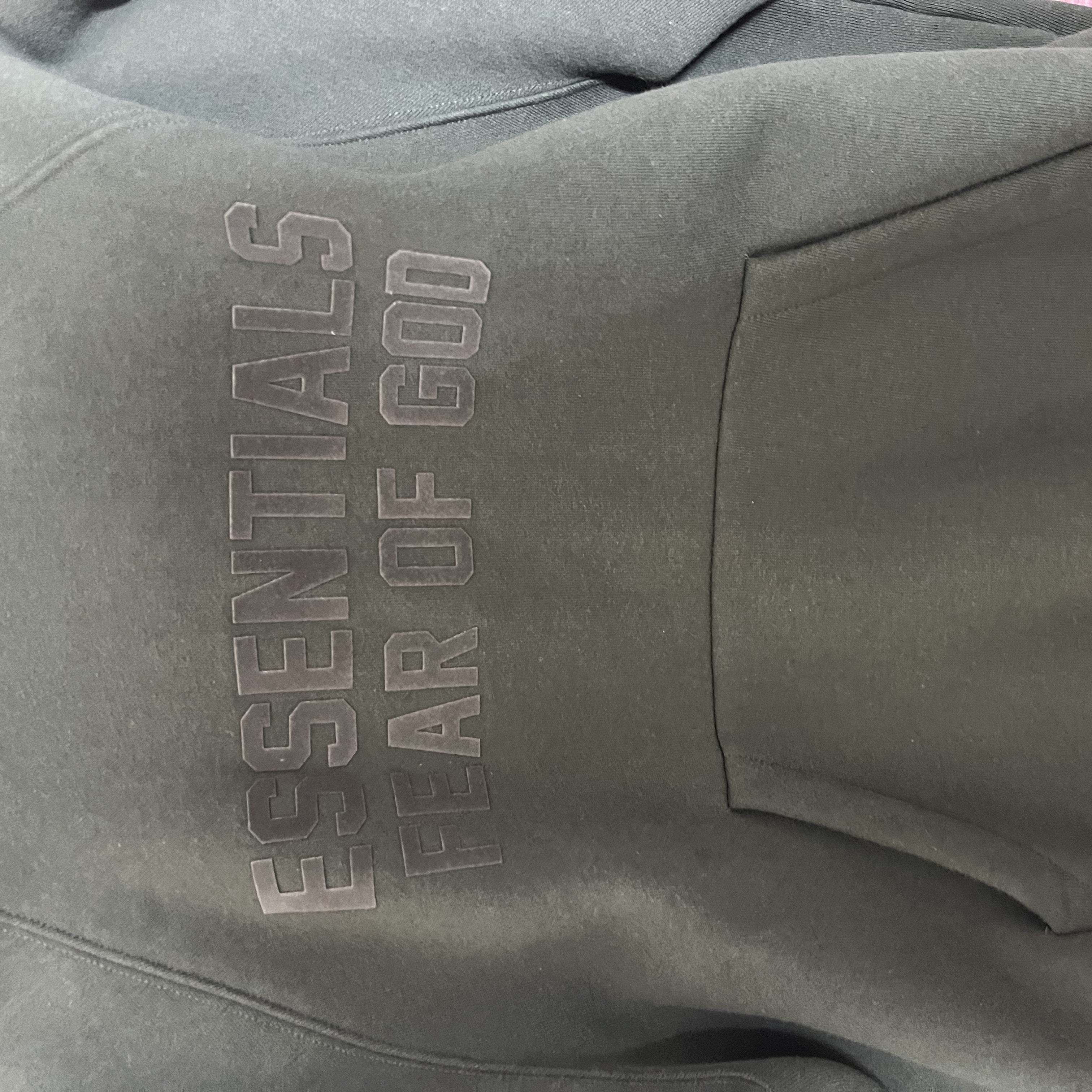 Essentials Hoodie Off Black - 22FW 착용 스타일