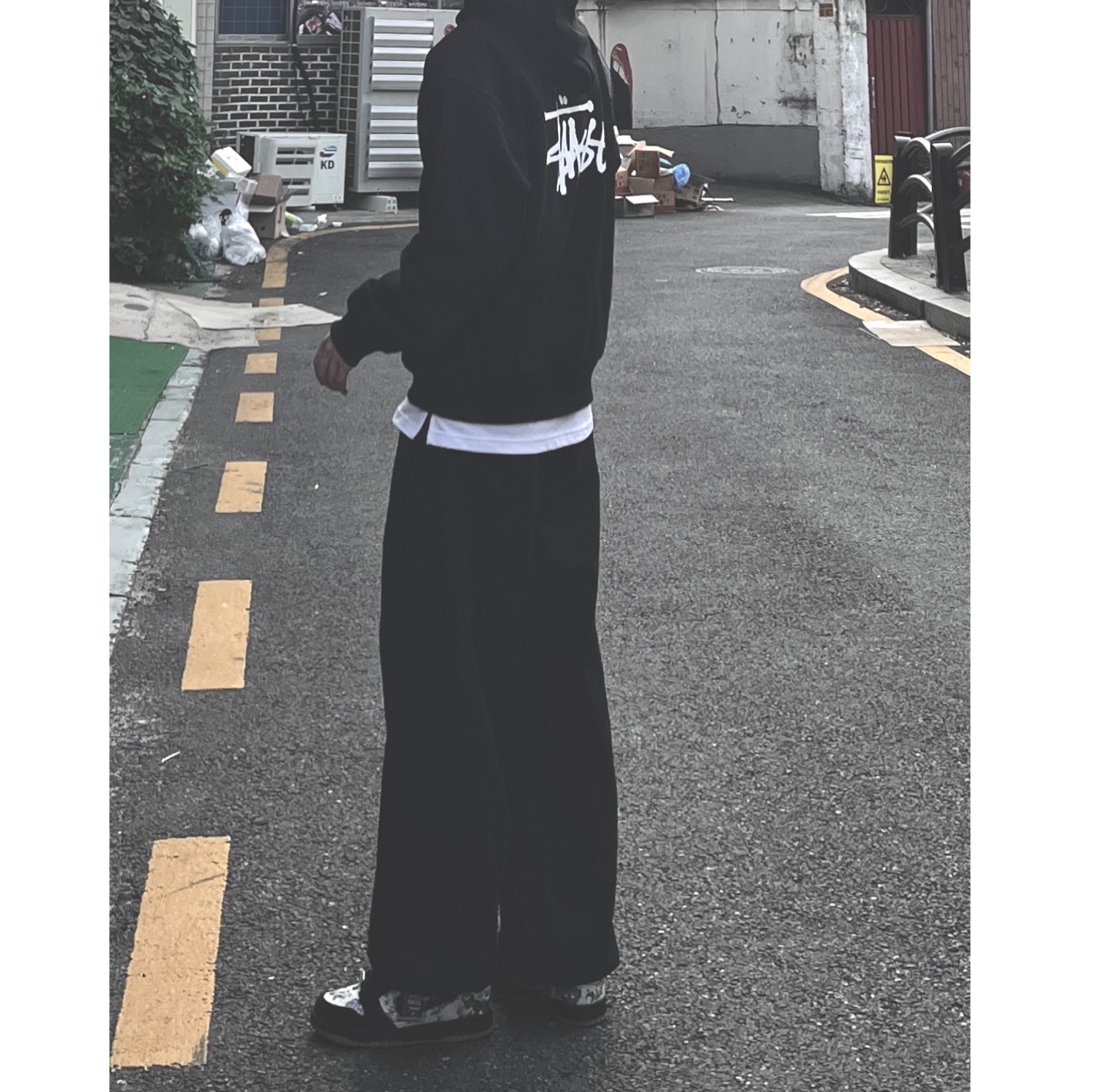 Nike x Supreme SB Dunk Low QS Rammellzee Black, Stussy Basic Stussy Hoodie Black 2023 착용 스타일