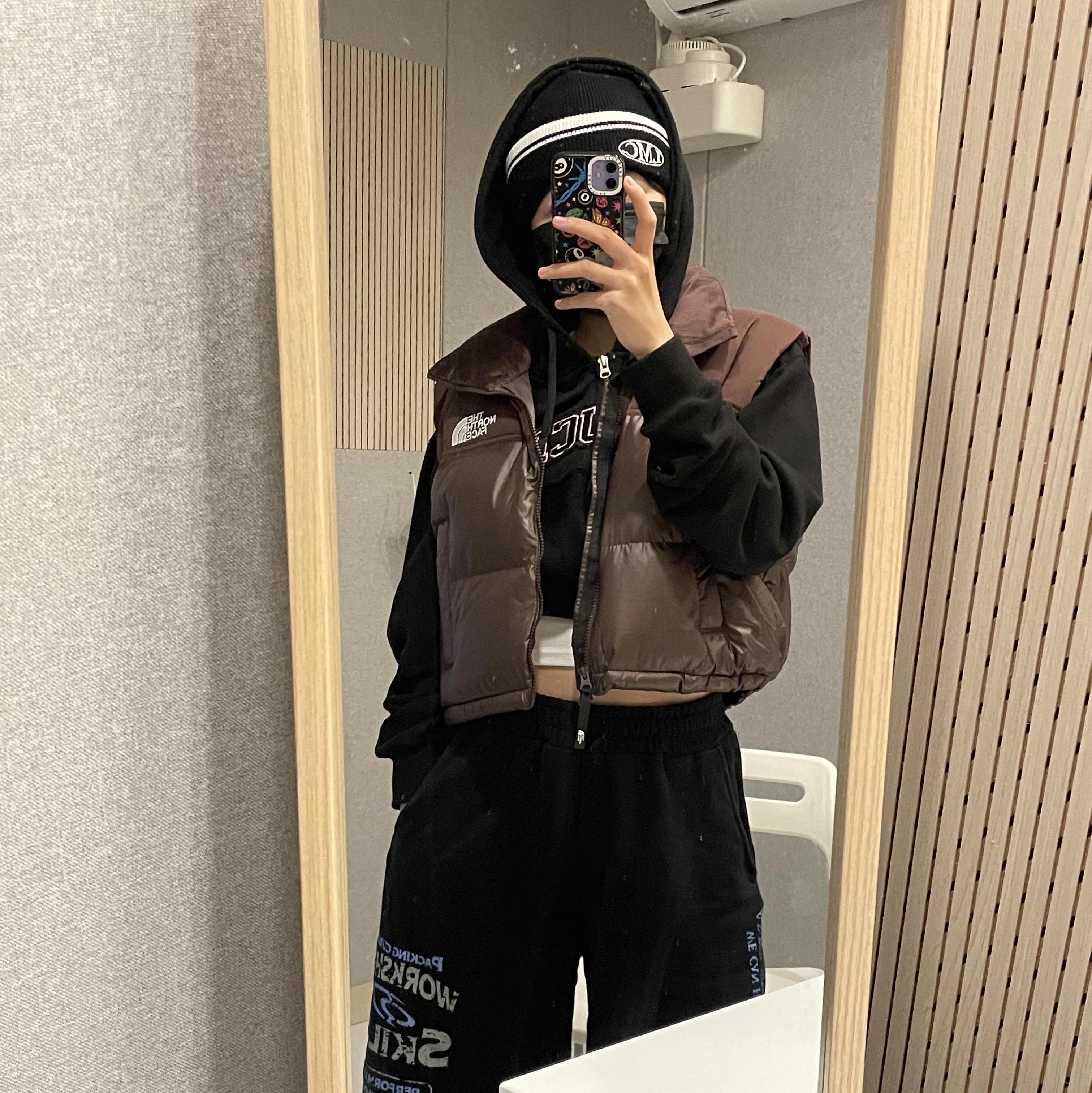(W) The North Face White Label Novelty Nuptse Down Vest Brown 착용 스타일 - 2