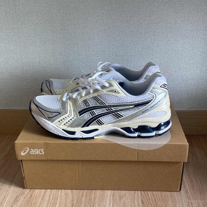 (W) Asics Gel-Kayano 14 White Midnight 착용 스타일 - 1