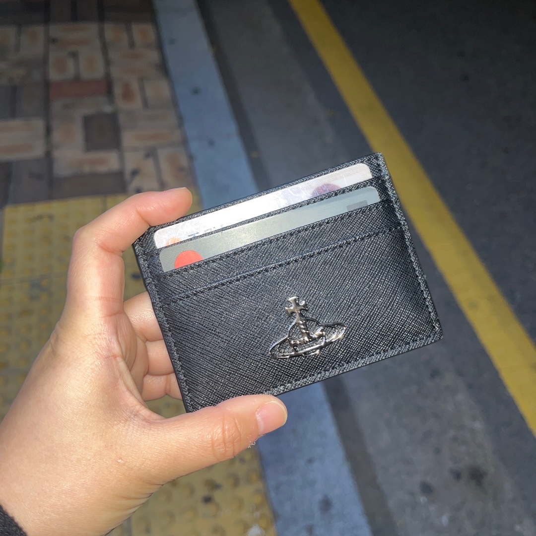 Vivienne Westwood Logo Card Holder Black 착용 스타일