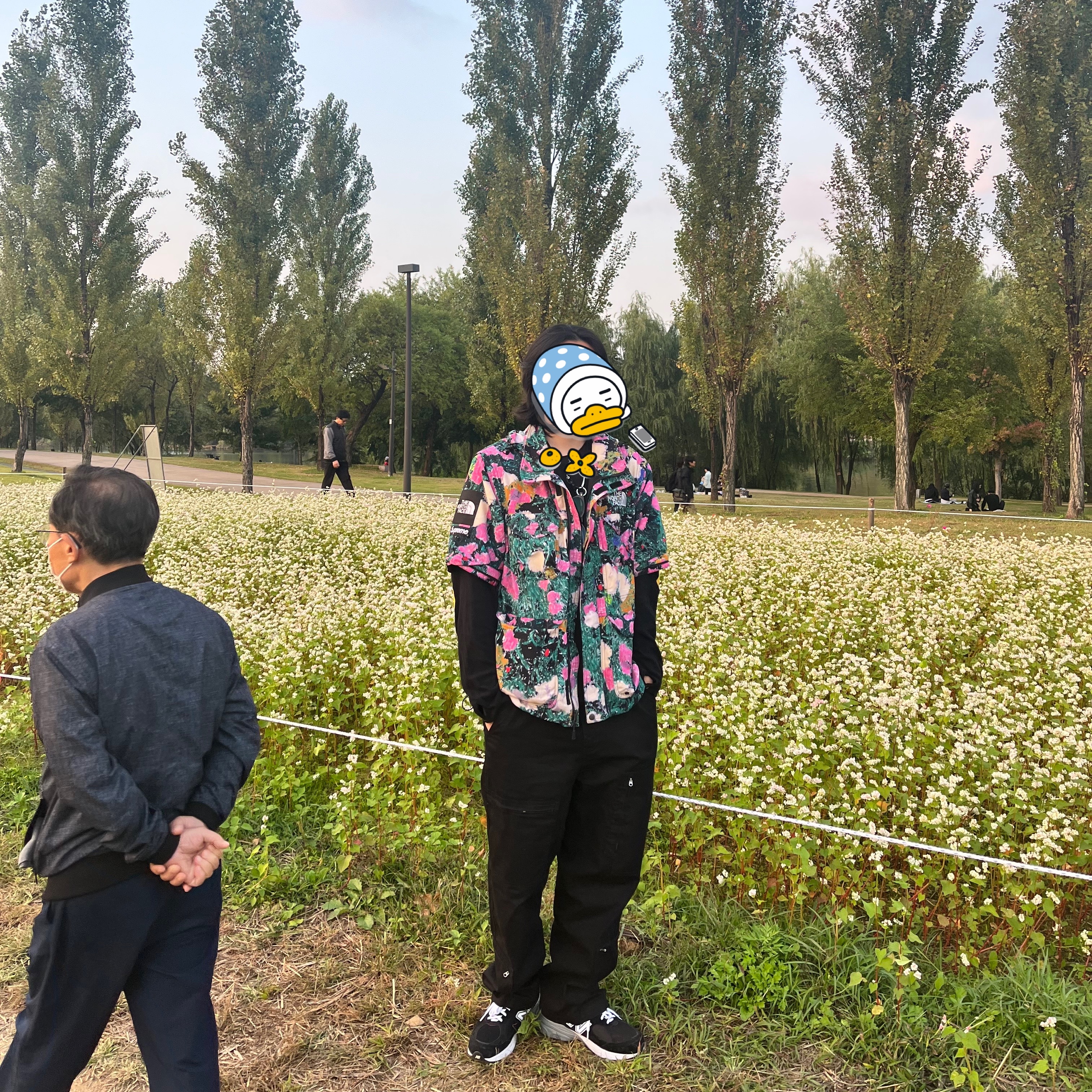 Supreme x The North Face Trekking Convertible Jacket Flowers - 22SS, Palace Aviator Trouser Black - 23SS 착용 스타일 - 1