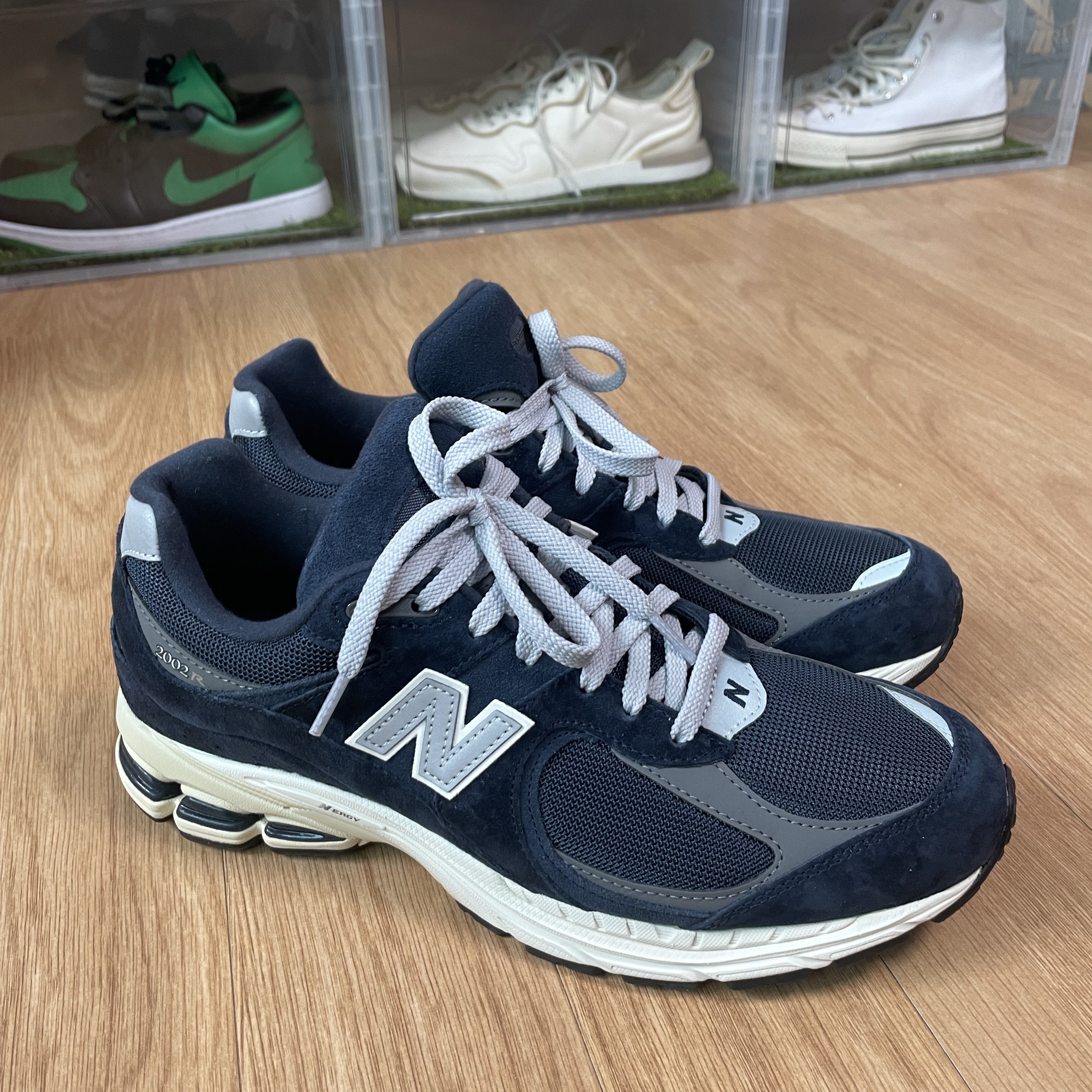 New Balance 2002R Eclipse Castlerock 착용 스타일 - 2