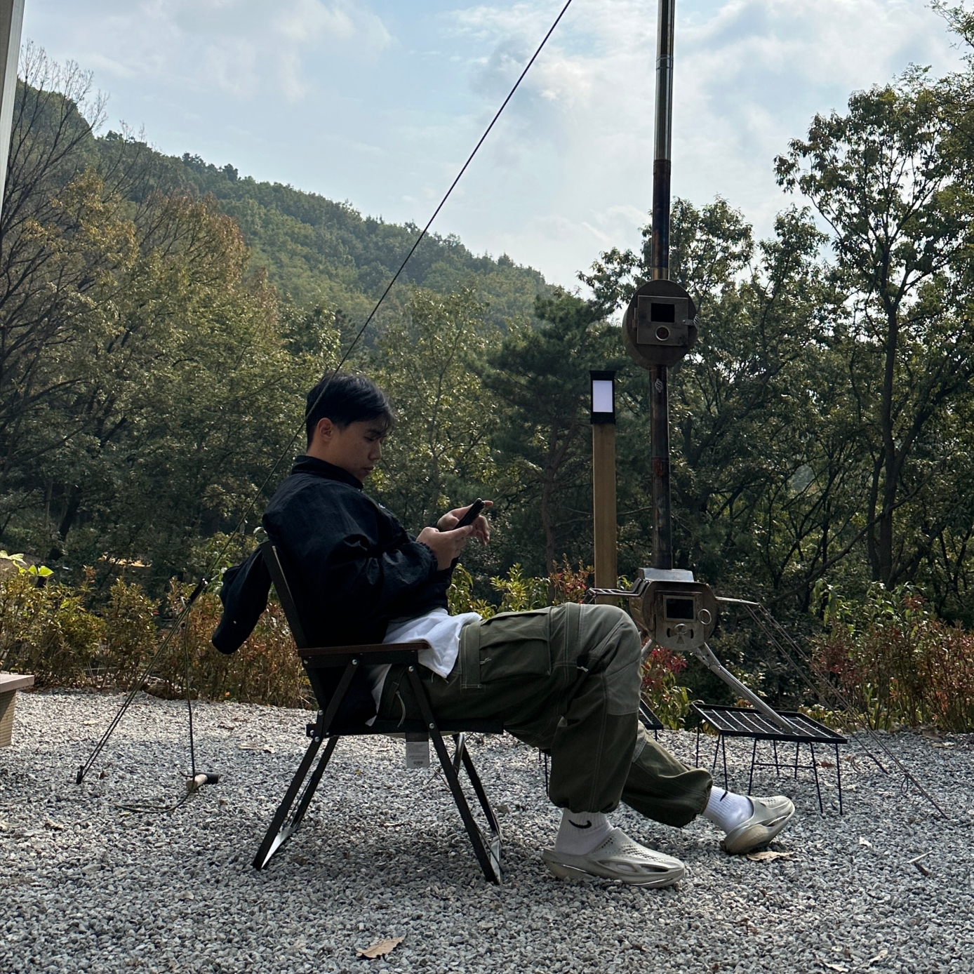 Nike ACG Smith Summit Cargo Pants Medium Olive - Asia, Nike x Matthew M Williams 005 Slide Light Bone and Chrome 착용 스타일
