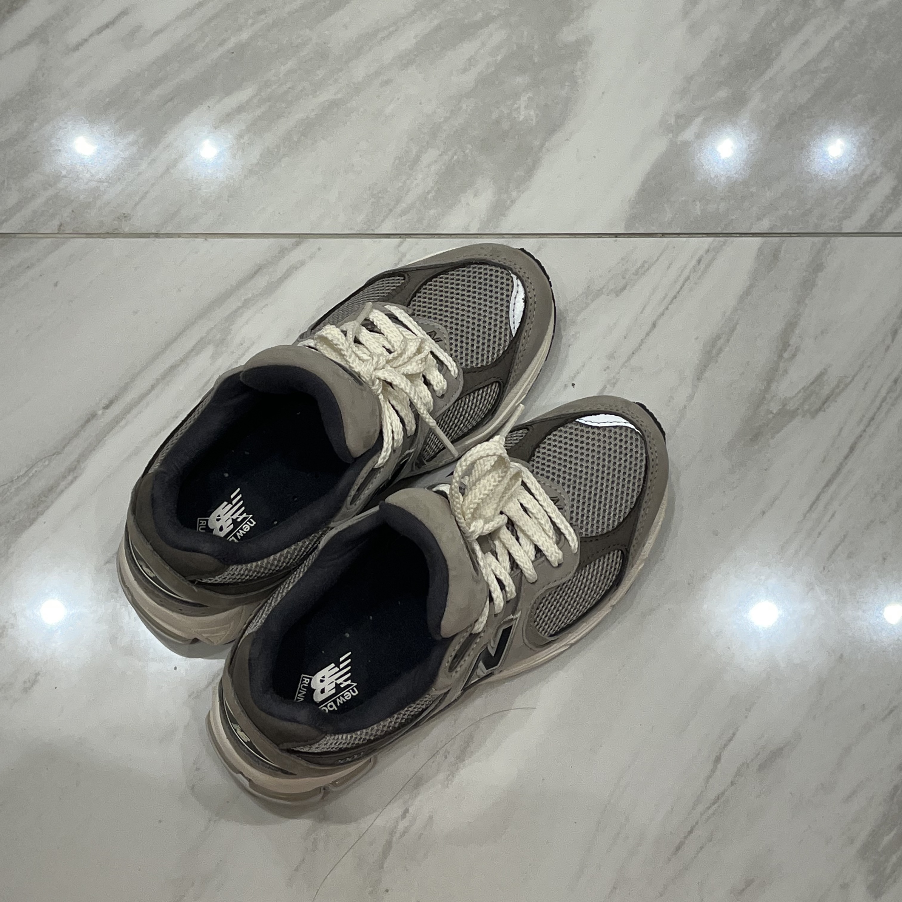 New Balance 2002 Warm Alpaca 착용 스타일
