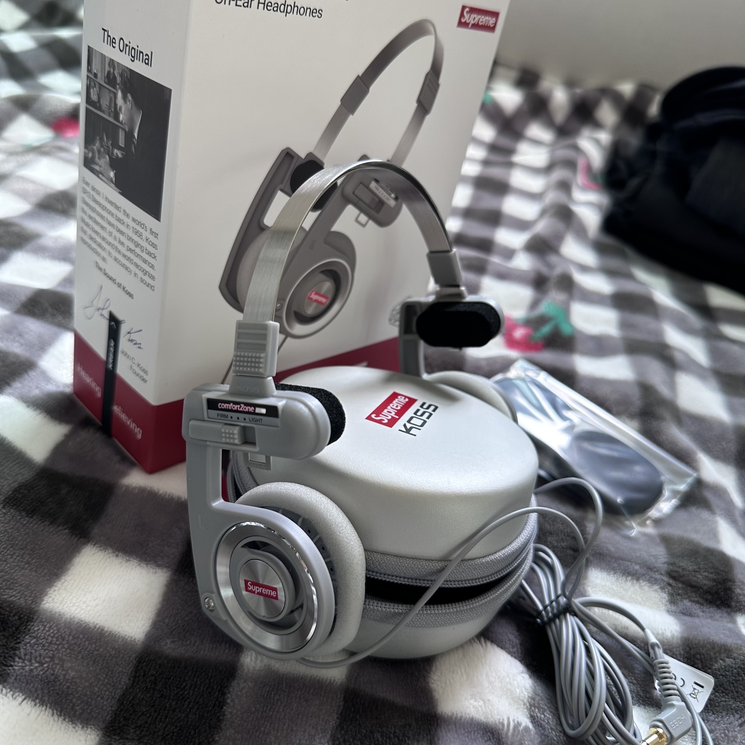 Supreme x Koss Portapro Headphones Silver - 23FW 착용 스타일 - 2