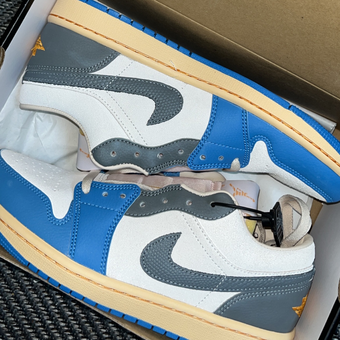 Jordan 1 Low SE Tokyo 96 착용 스타일 - 3