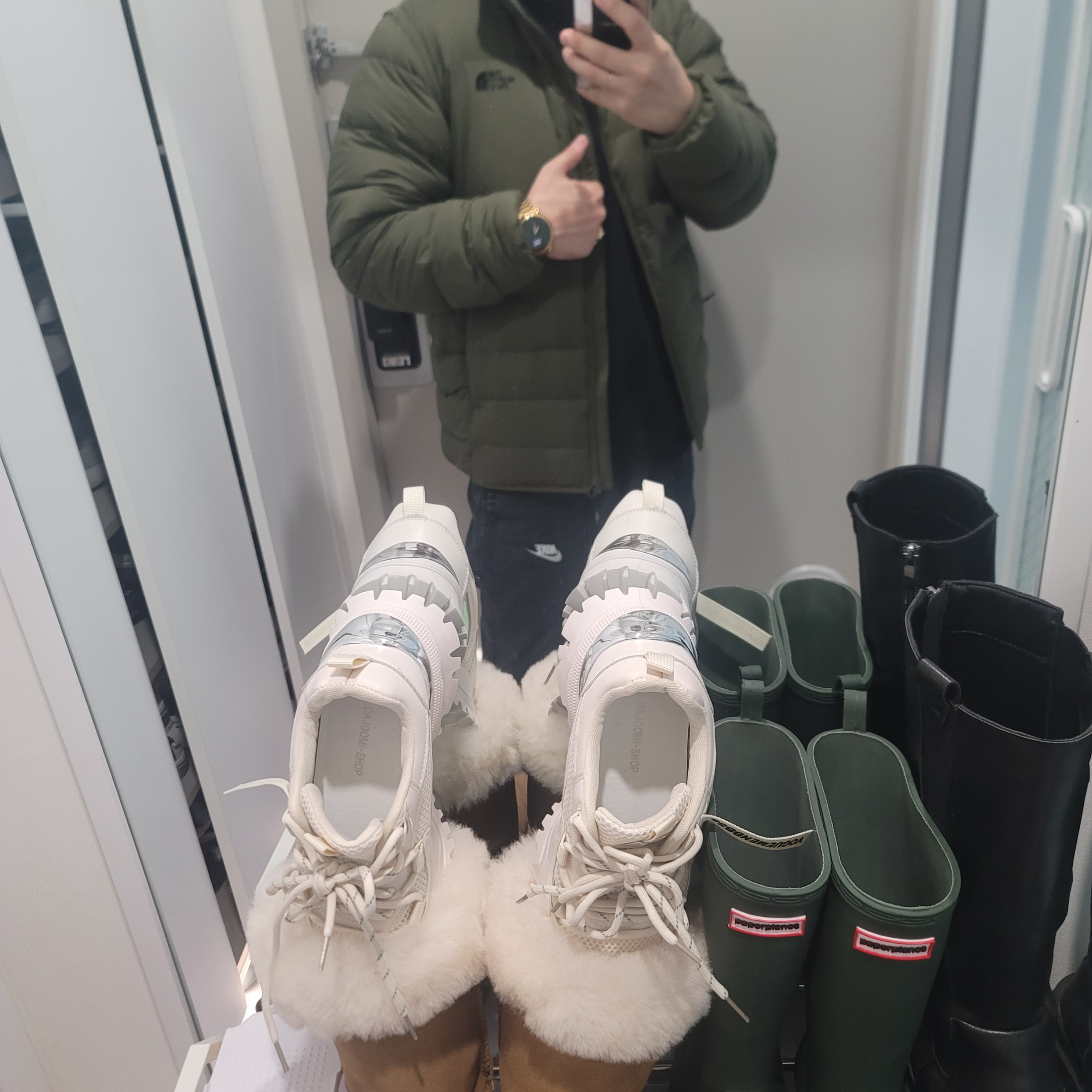 The North Face Belden Down Jacket Light Khaki 착용 스타일 - 3