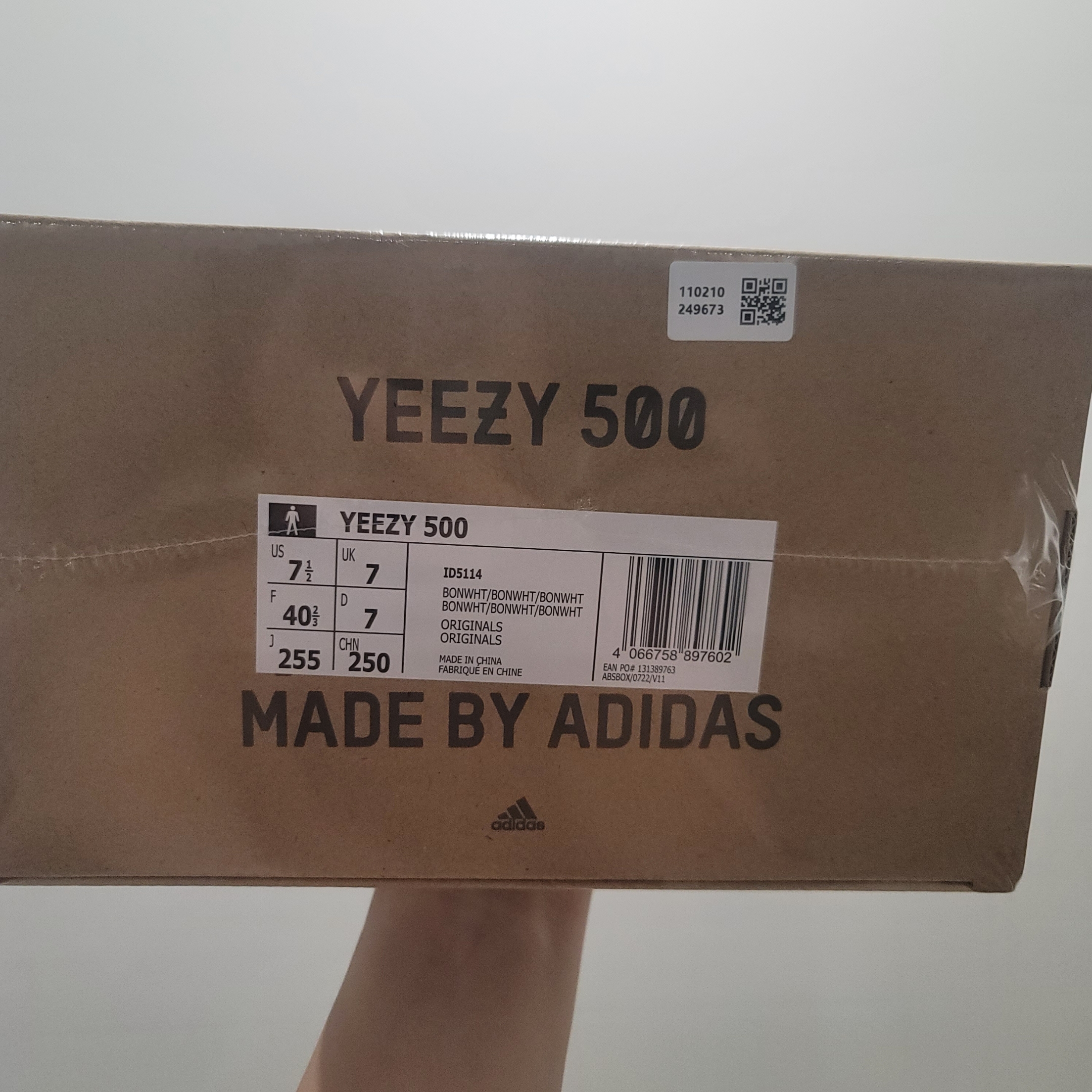 Adidas Yeezy 500 Bone White 착용 스타일 - 3