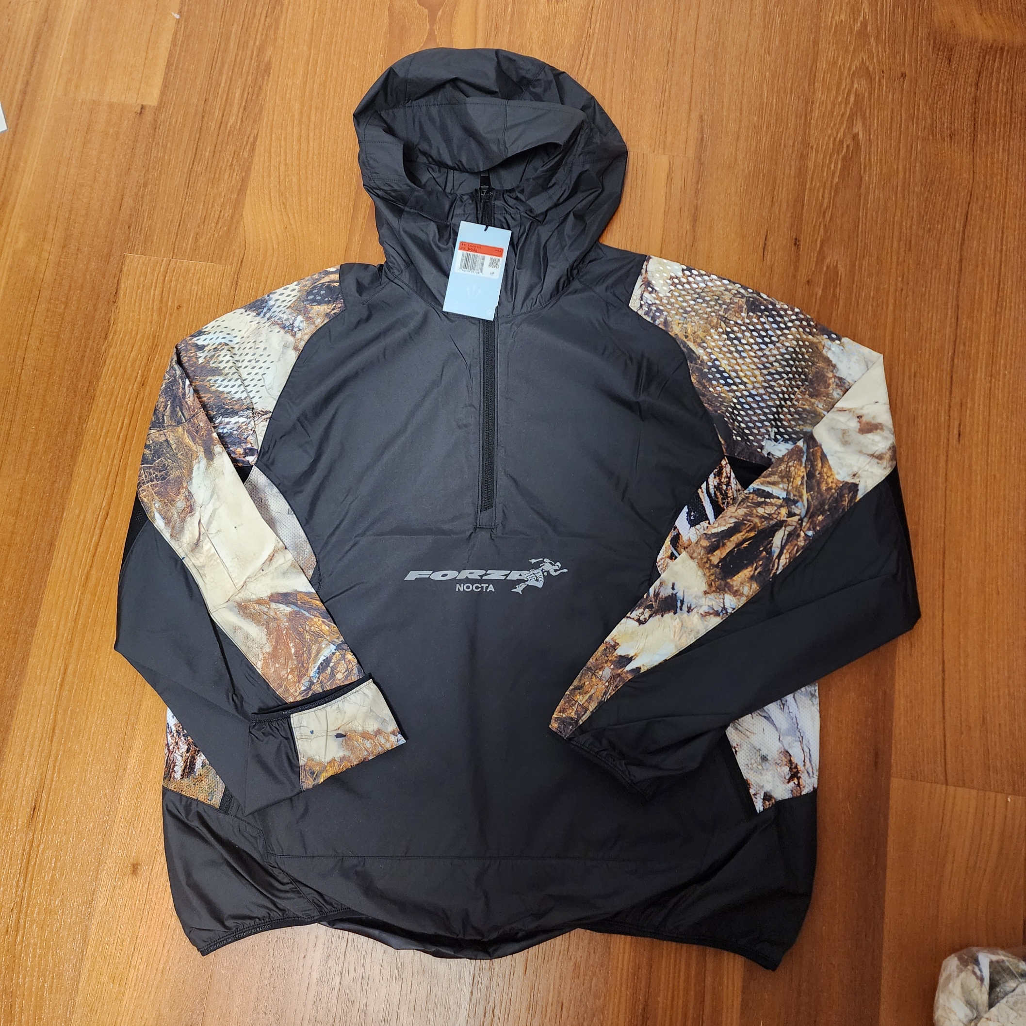 Nike x Drake Nocta NRG Running Jacket Black Baroque Brown (FJ3009-010) 착용 스타일 - 1