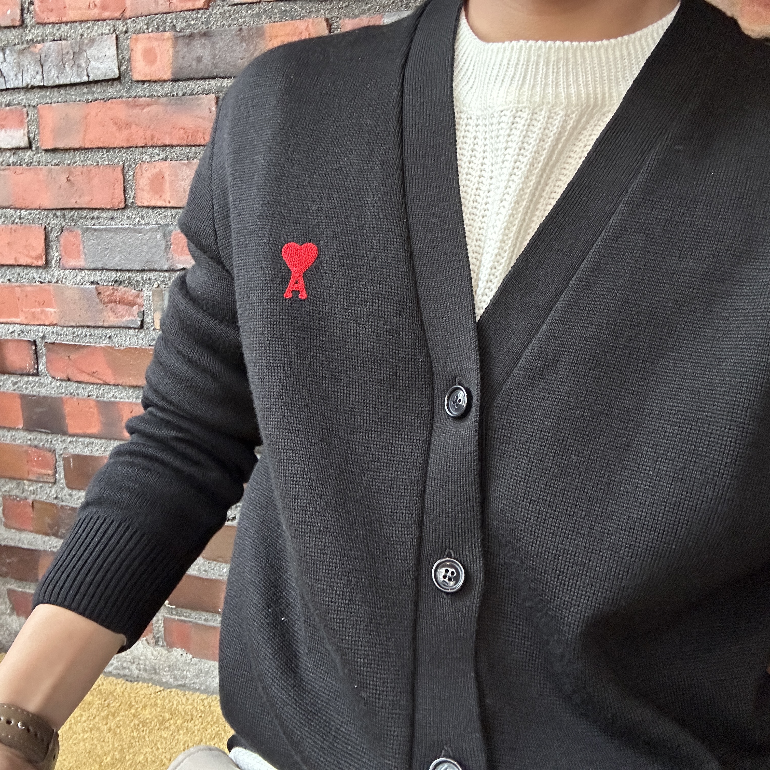 AMI de Coeur Wool Cardigan Black 착용 스타일