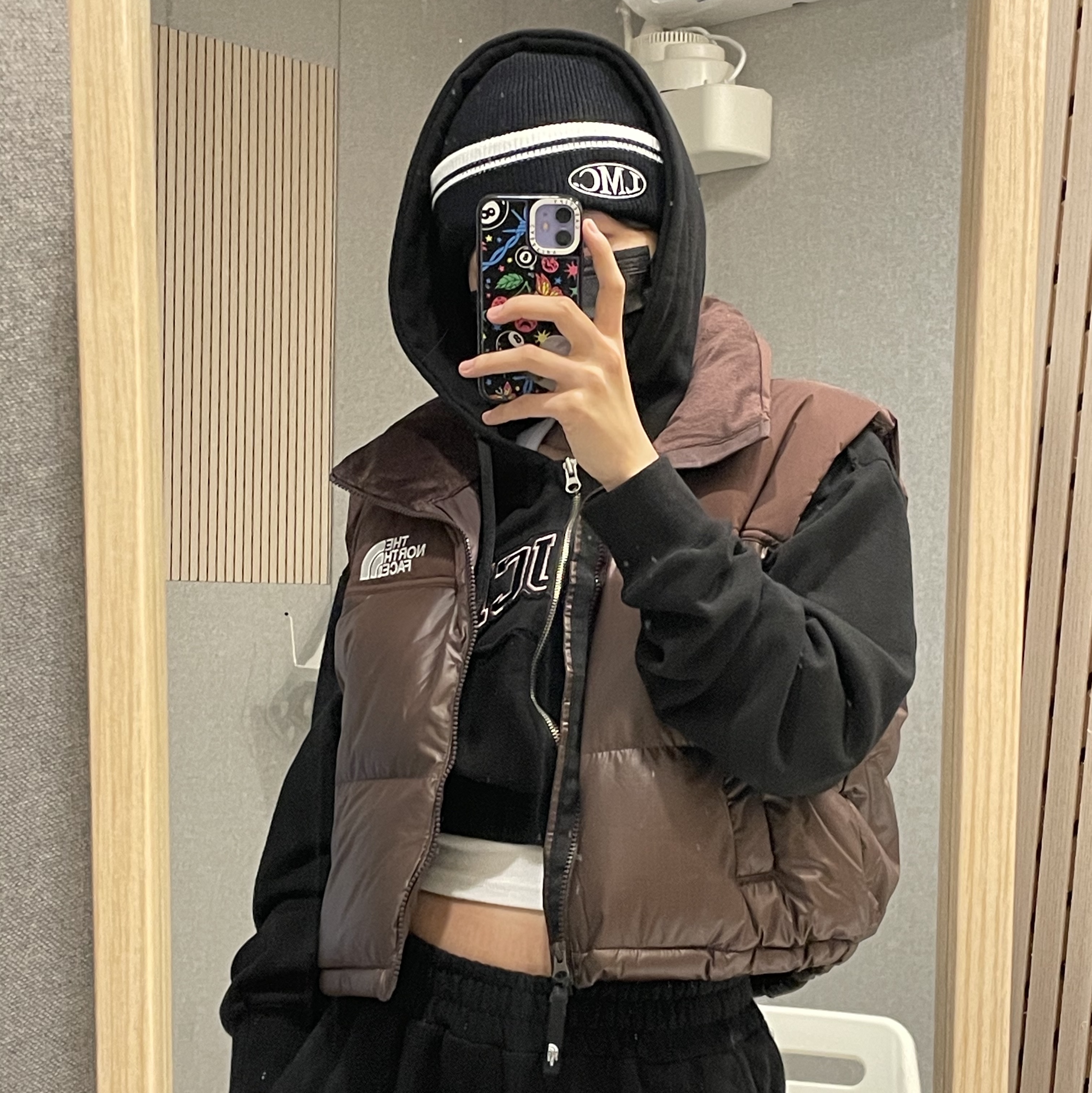(W) The North Face White Label Novelty Nuptse Down Vest Brown 착용 스타일 - 1