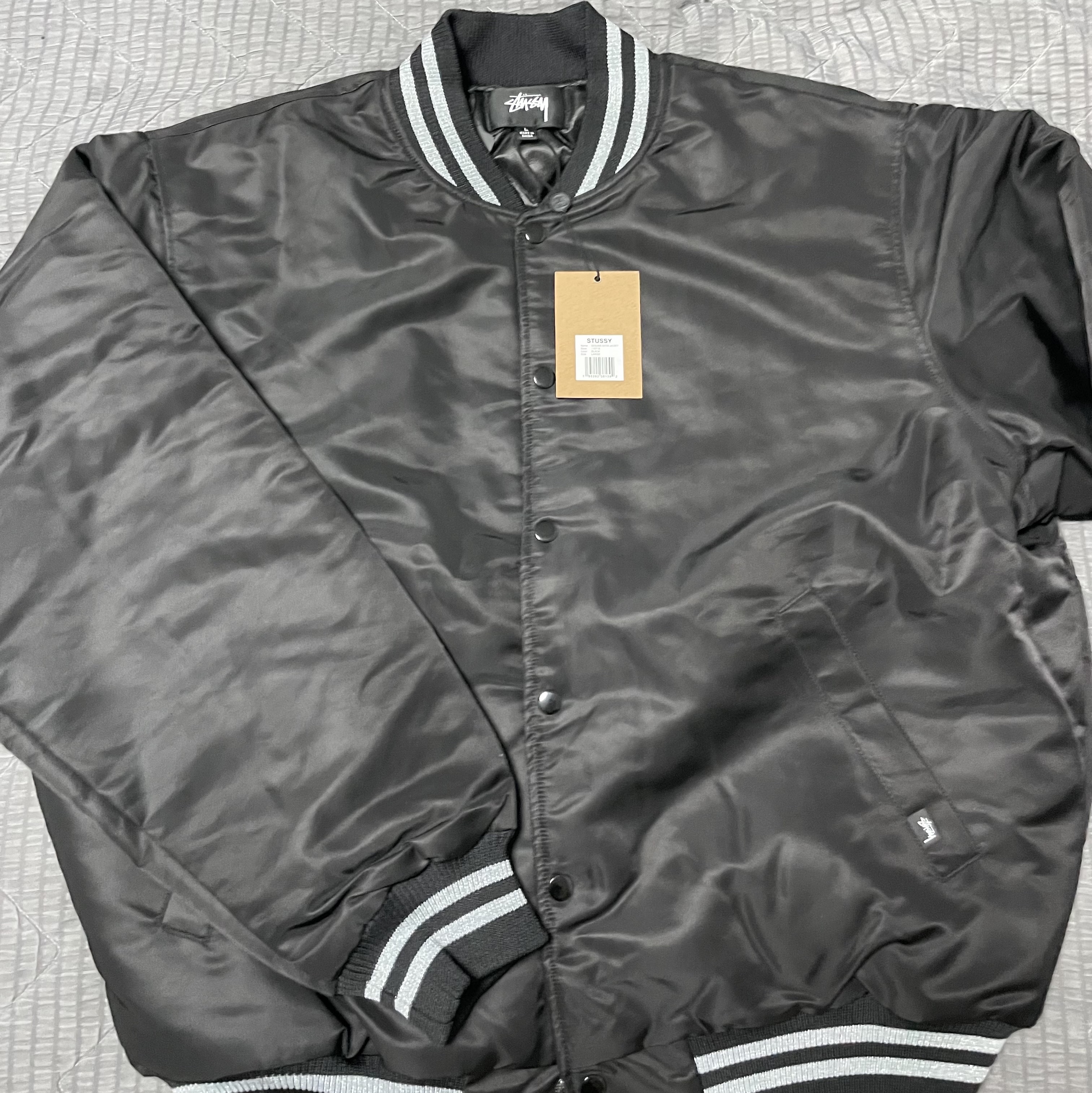 Stussy Sequins Satin Jacket Black 착용 스타일 - 1