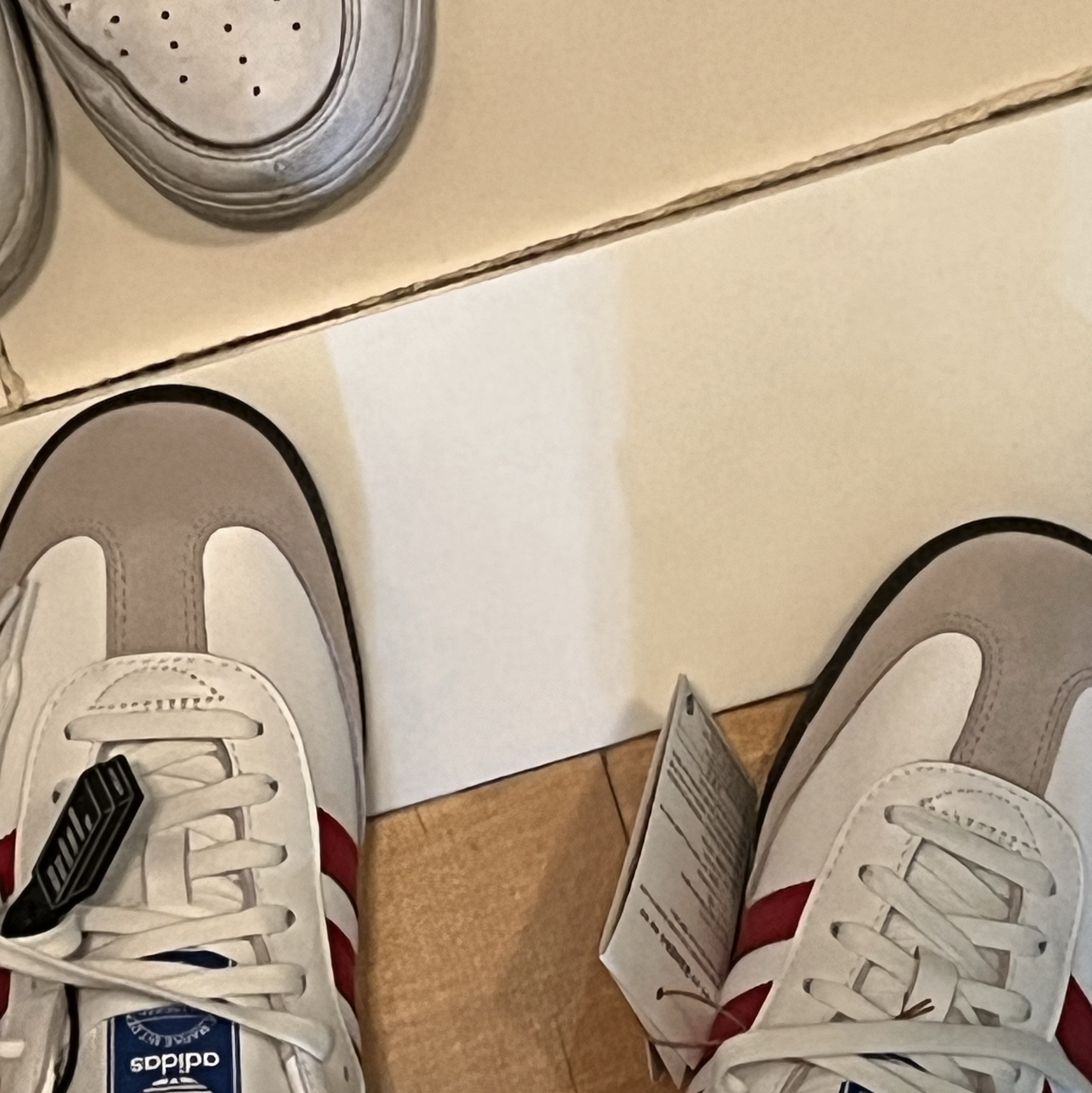 Adidas Samba OG White Better Scarlet 착용 스타일