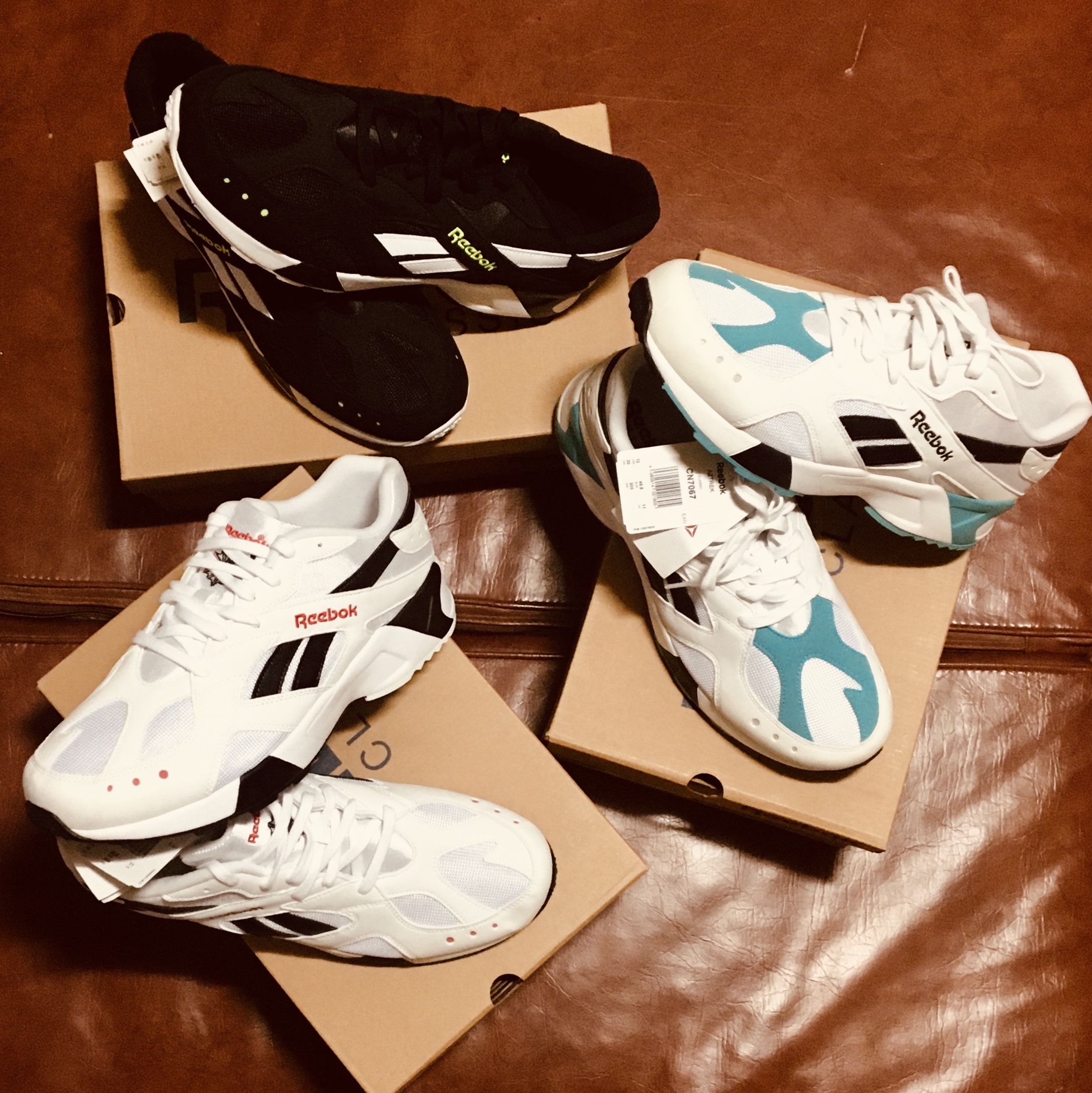 Reebok Aztrek Cobalt Rose 착용 스타일