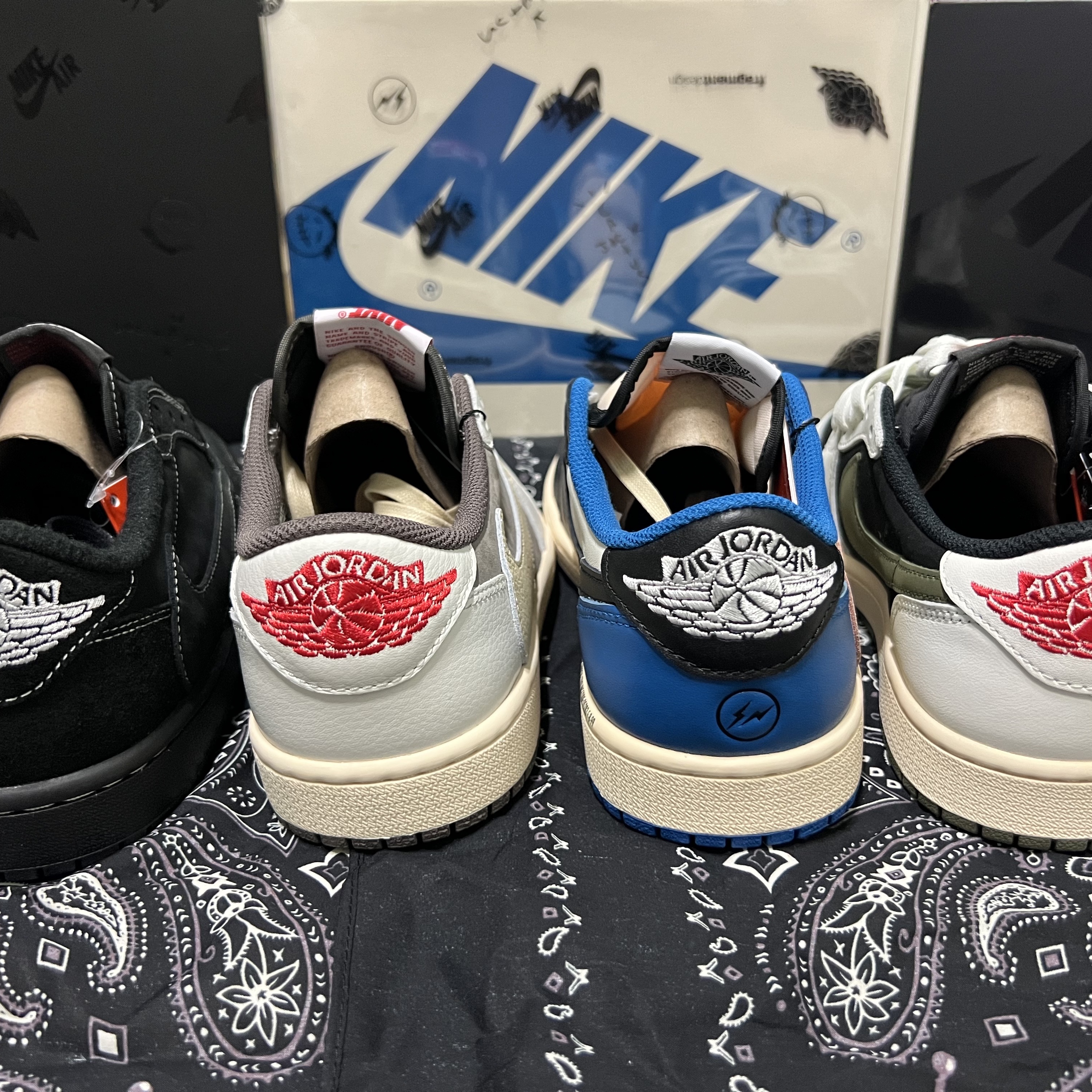 Jordan 1 x Travis Scott Retro Low OG SP Black Phantom, Jordan 1 x Travis Scott Retro Low OG SP Sail and Ridgerock 착용 스타일 - 2