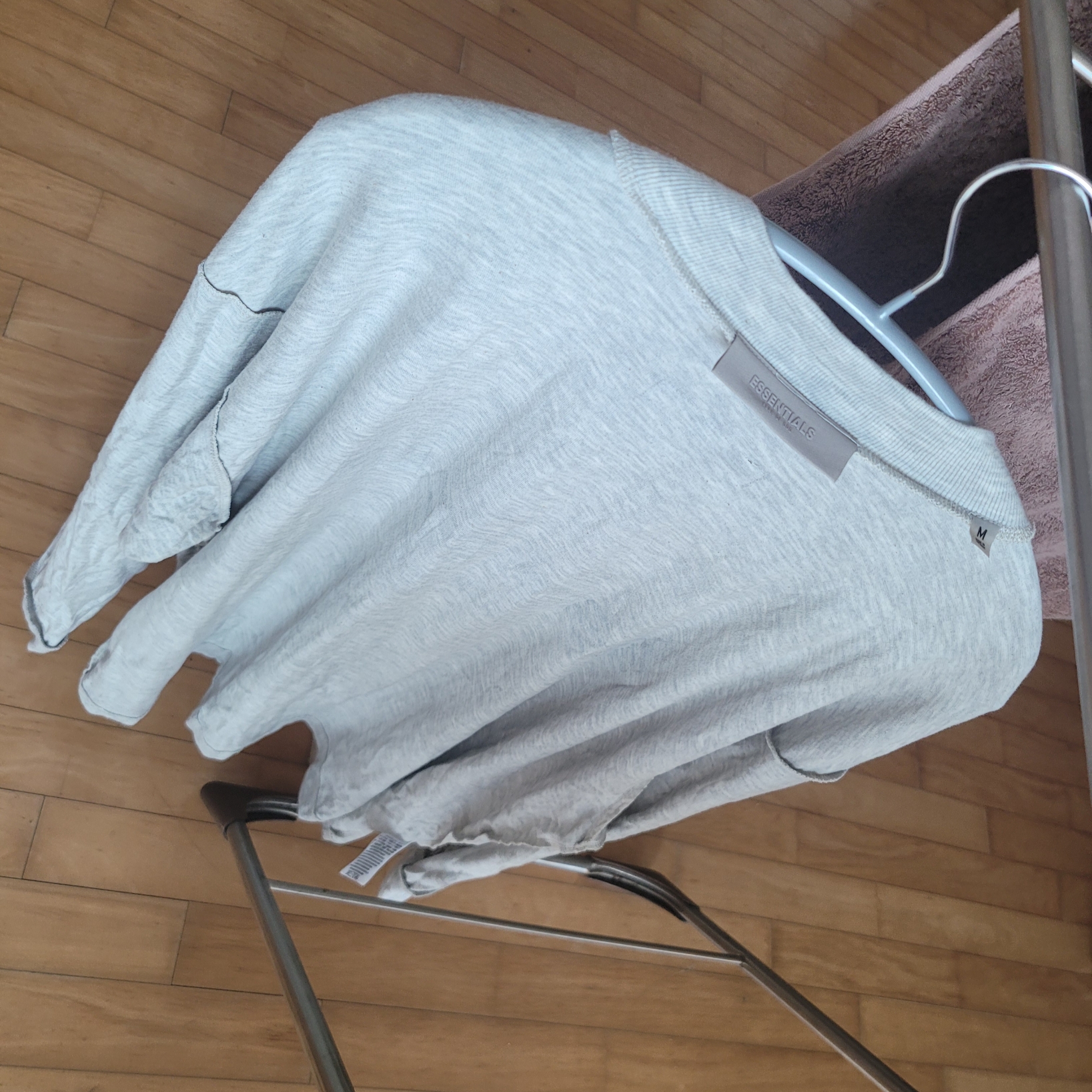 Essentials The Core Collection Long Sleeve T-Shirt Light Oatmeal 착용 스타일