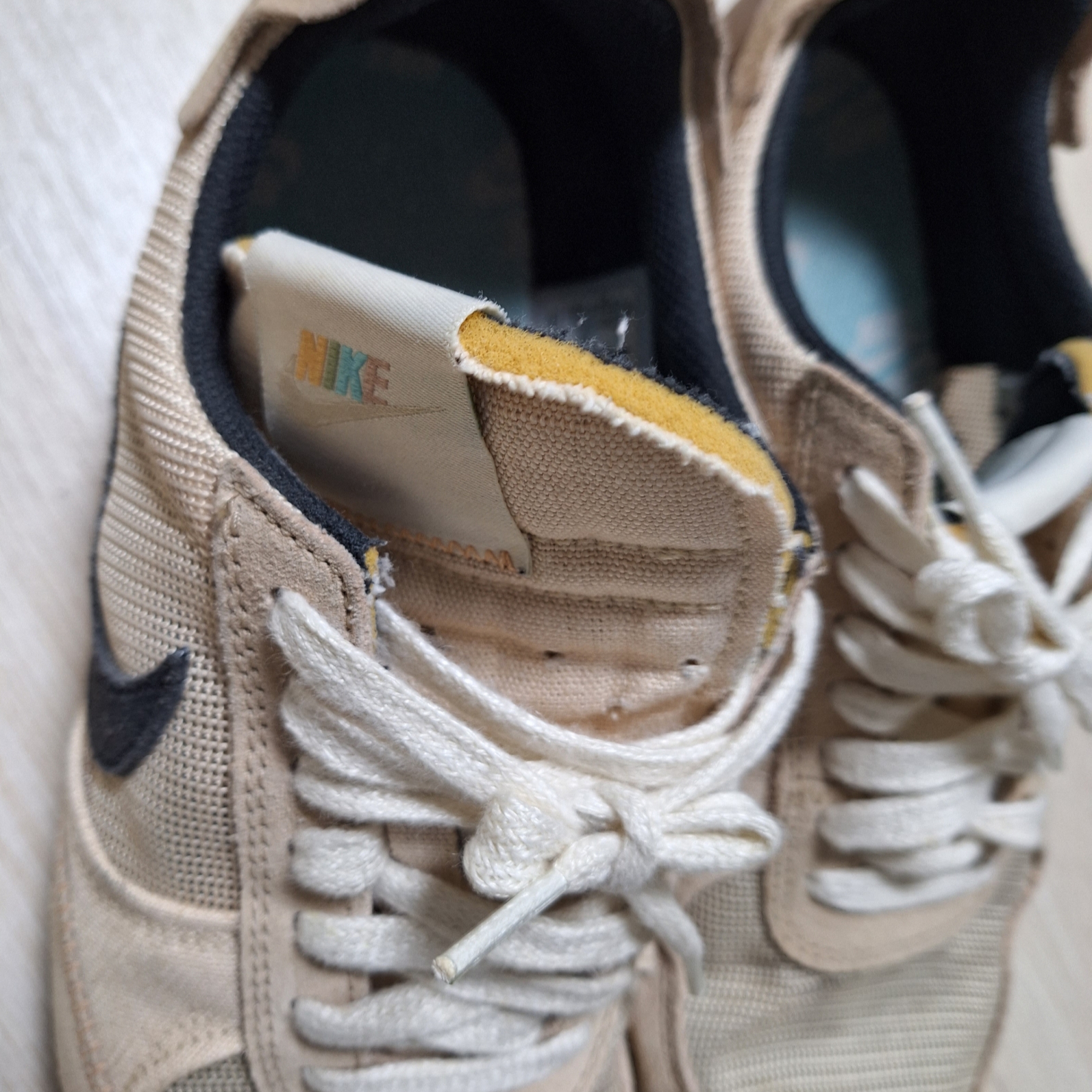 Nike Daybreak Type Hemp 착용 스타일
