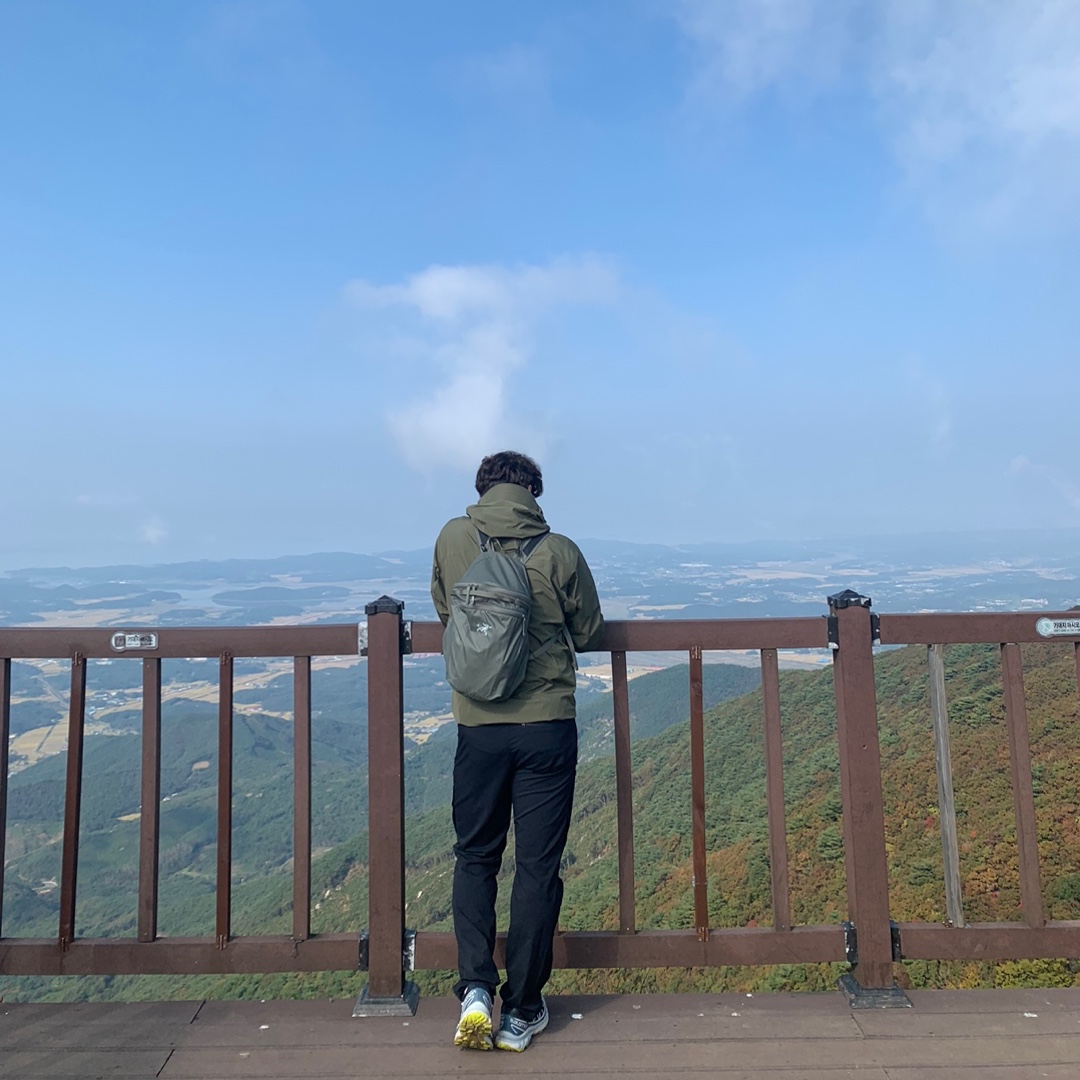 Arc'teryx Heliad 15 Backpack Forage, Arc'teryx Alpha AR Jacket Tatsu 착용 스타일