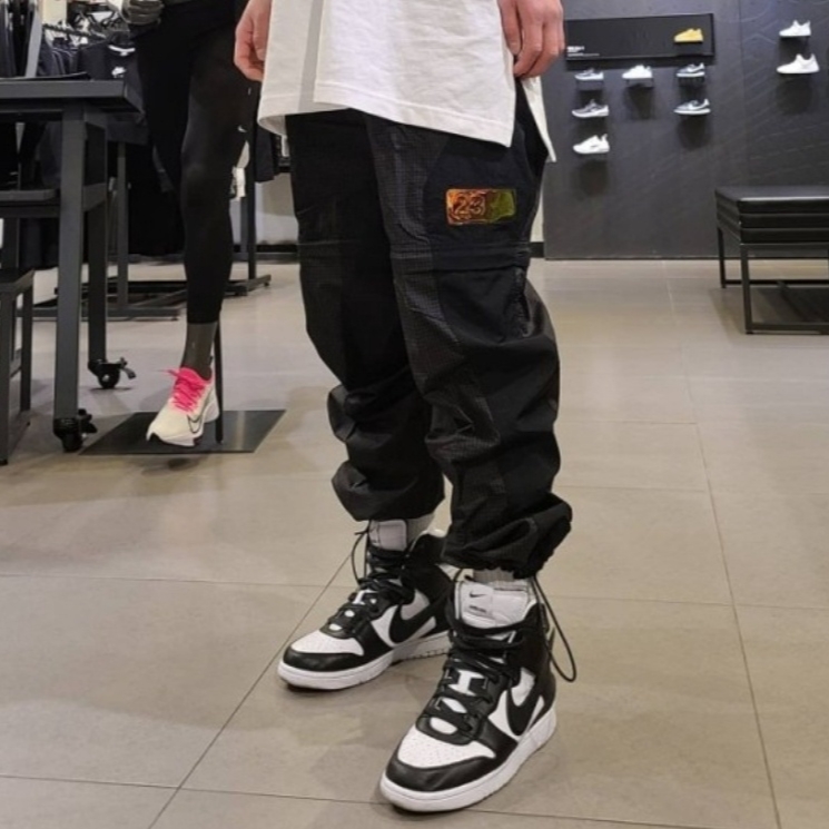 Jordan 23 Engineered Convertible Track Pants Black University Gold - Asia 착용 스타일