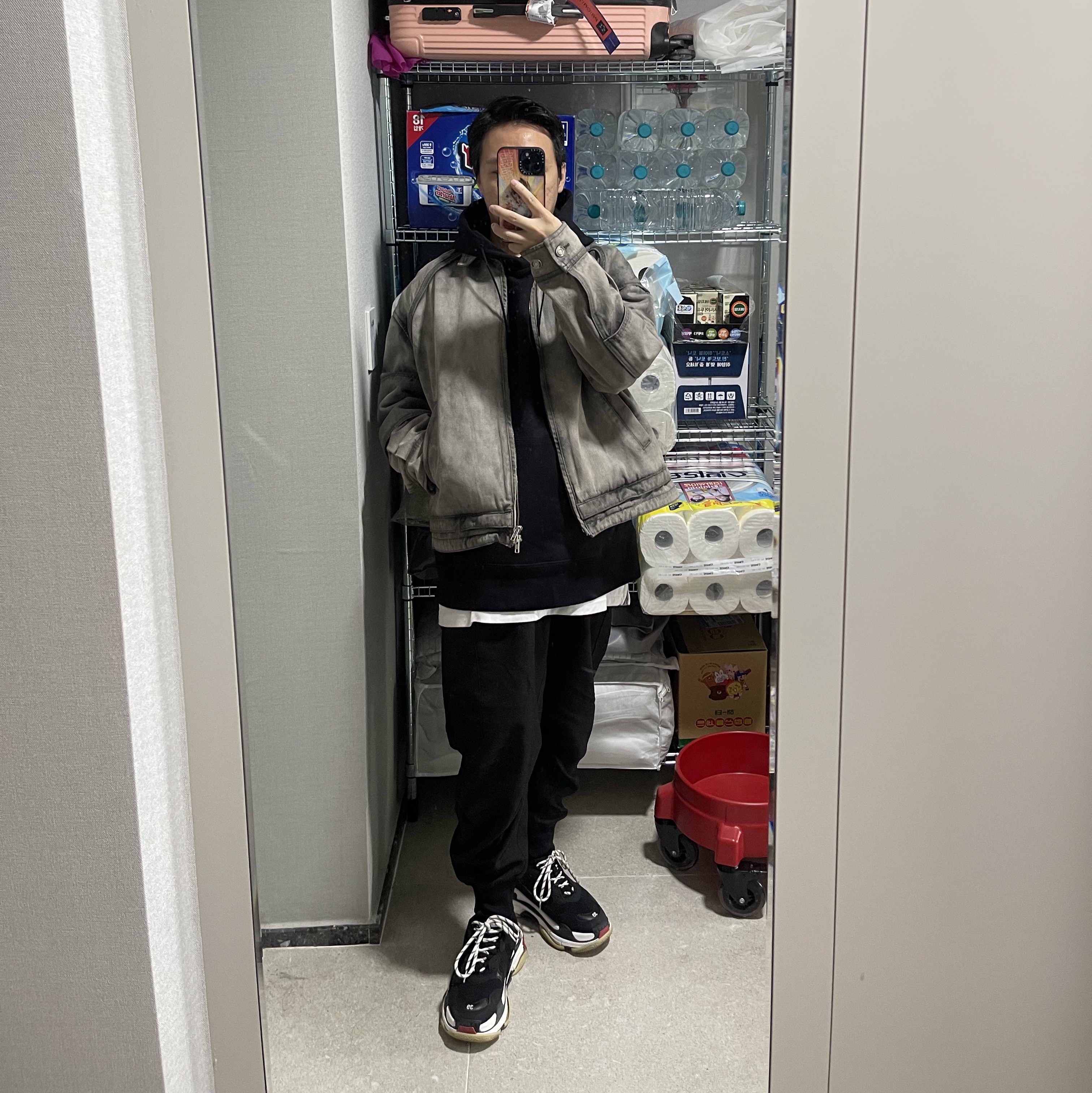 Balenciaga Triple S Sneakers Black Red 2022 착용 스타일