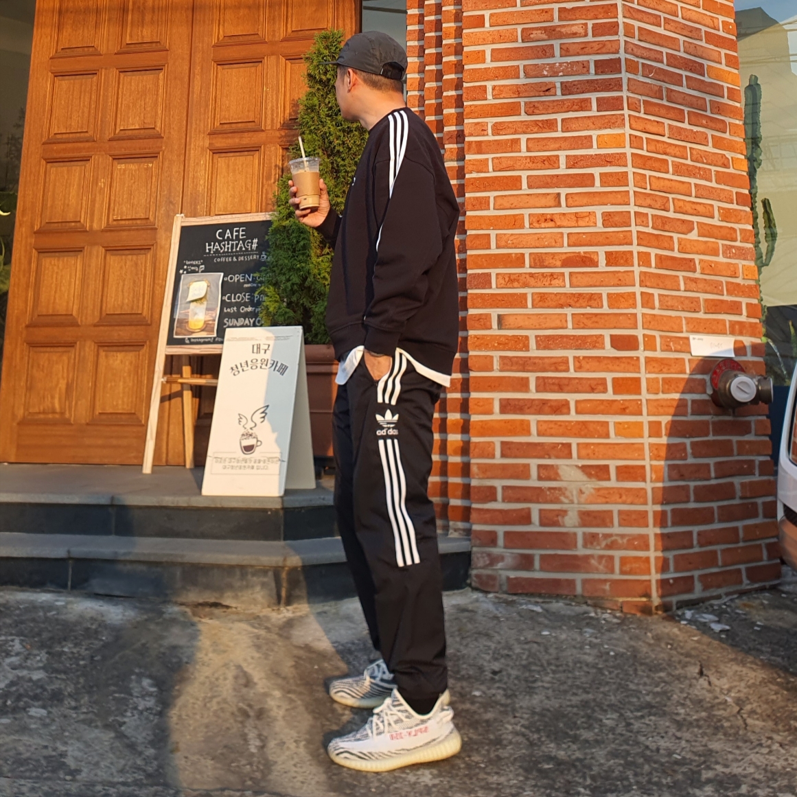 Adidas Yeezy Boost 350 V2 Zebra 2017/2019/2020 착용 스타일