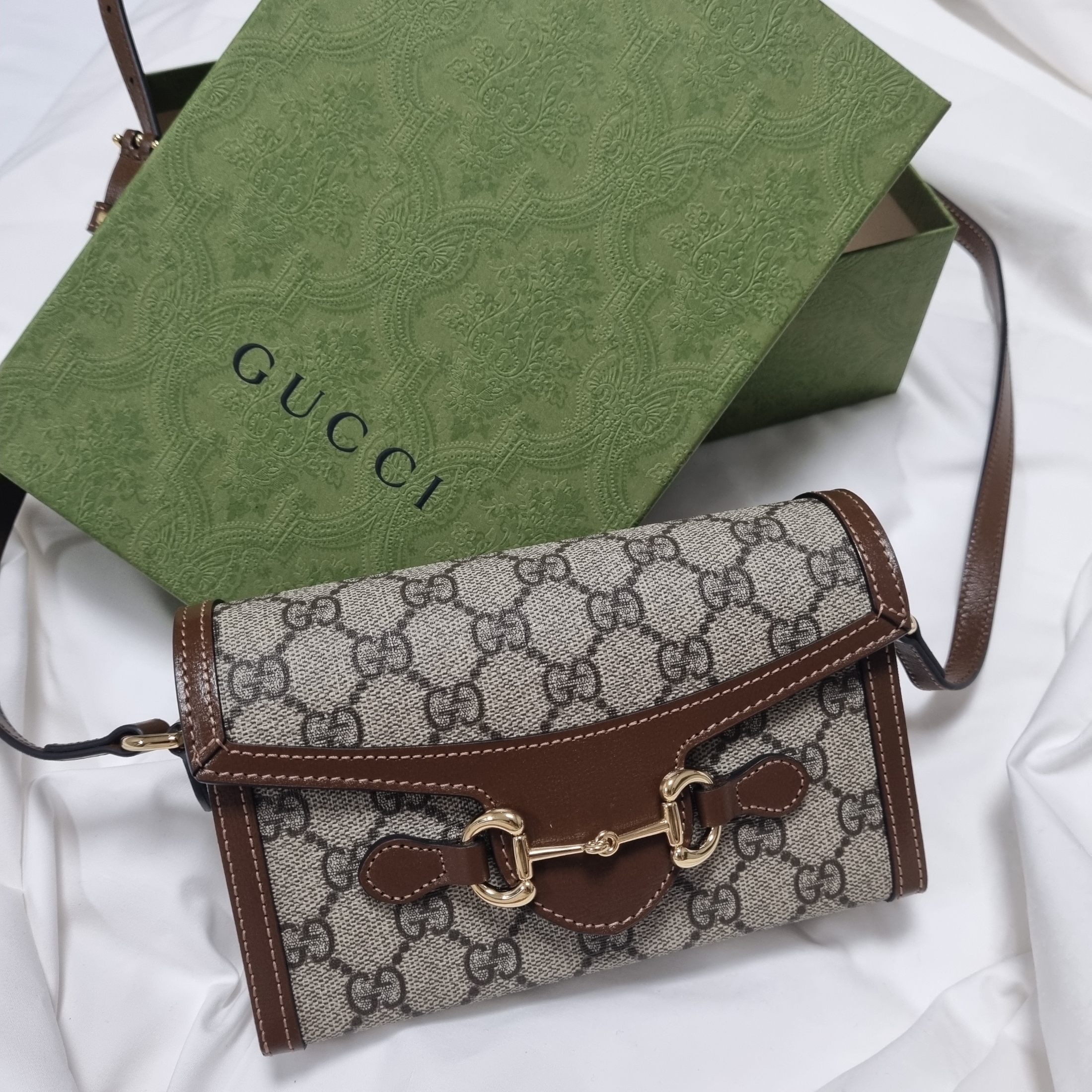 Gucci Horsebit 1955 Mini Bag Beige Ebony Brown 착용 스타일 - 1