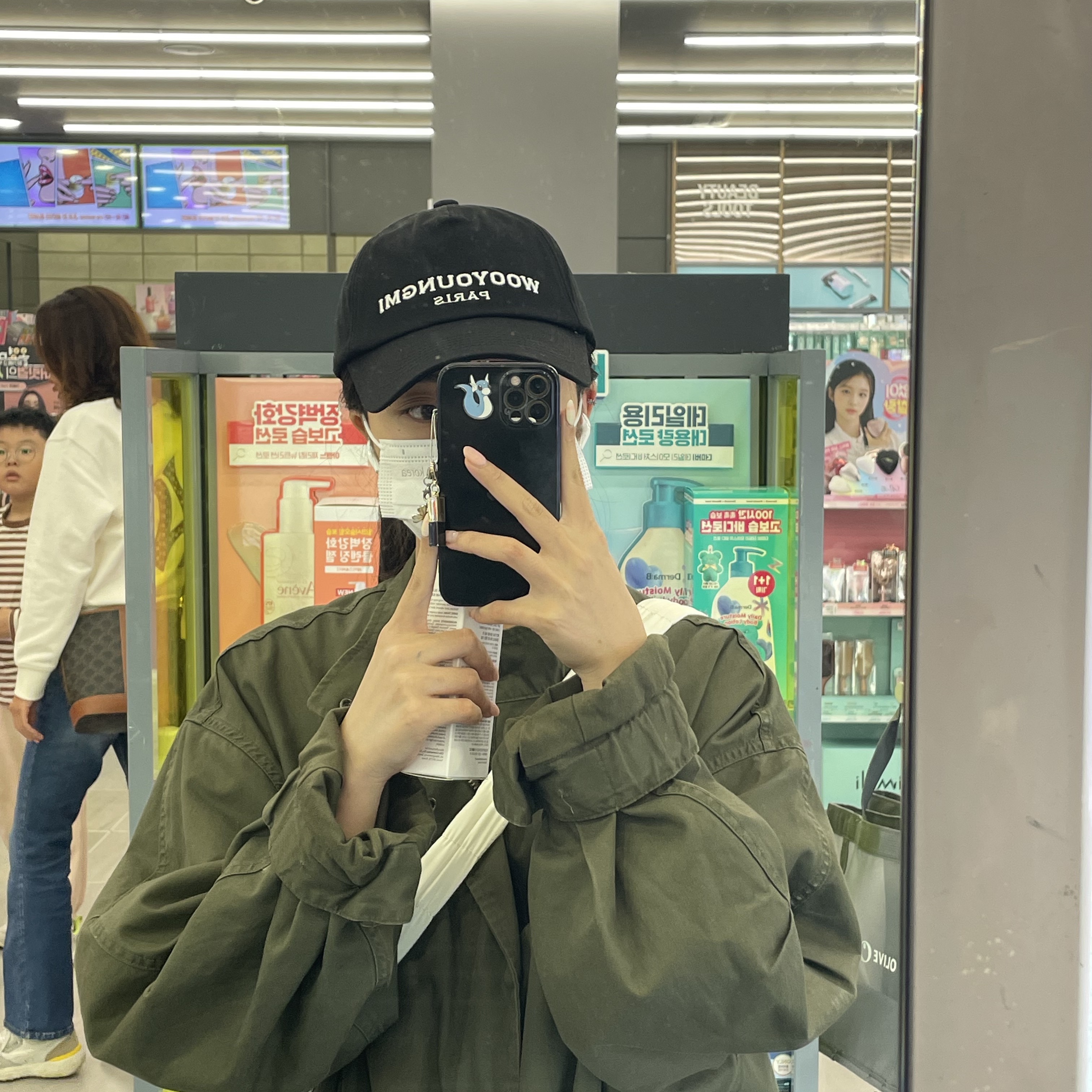 Wooyoungmi Embroidered Ball Cap Black 착용 스타일