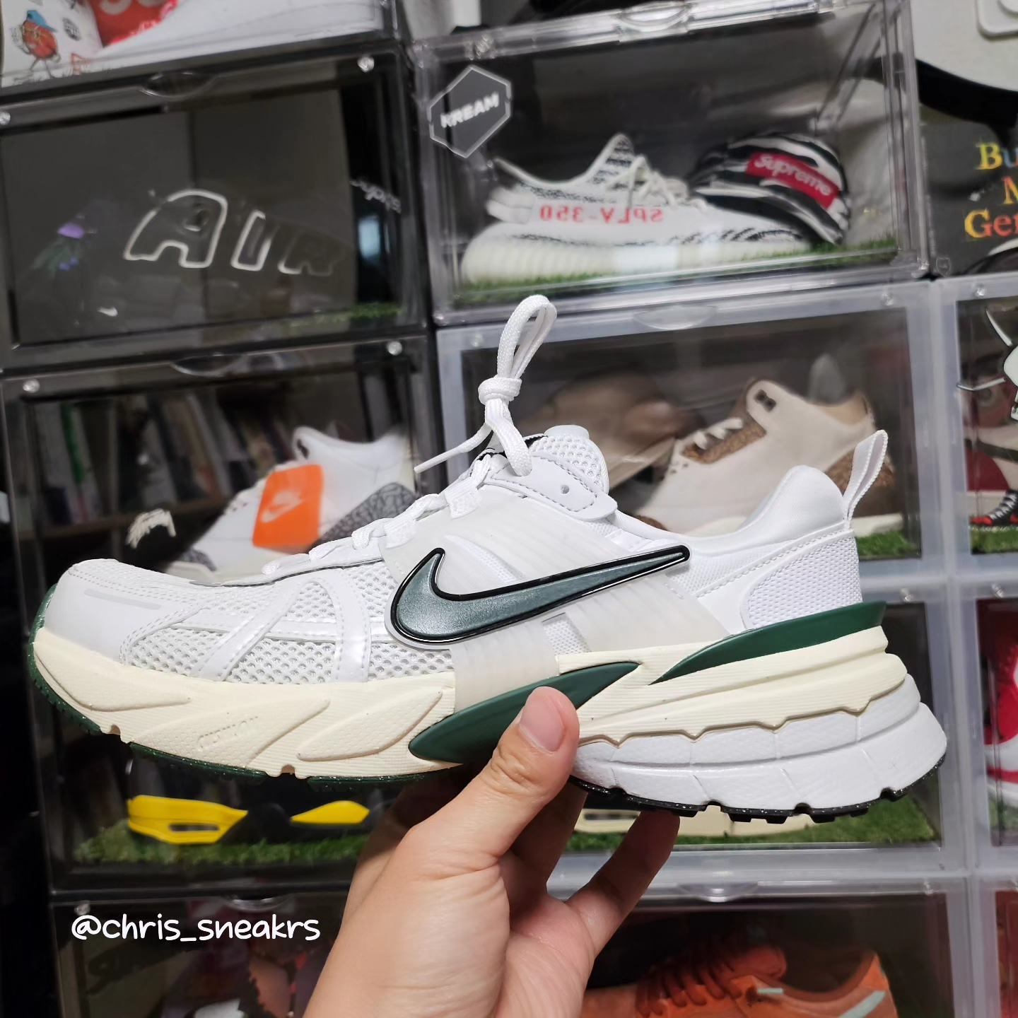 Nike V2K Run White Fir 착용 스타일 - 1
