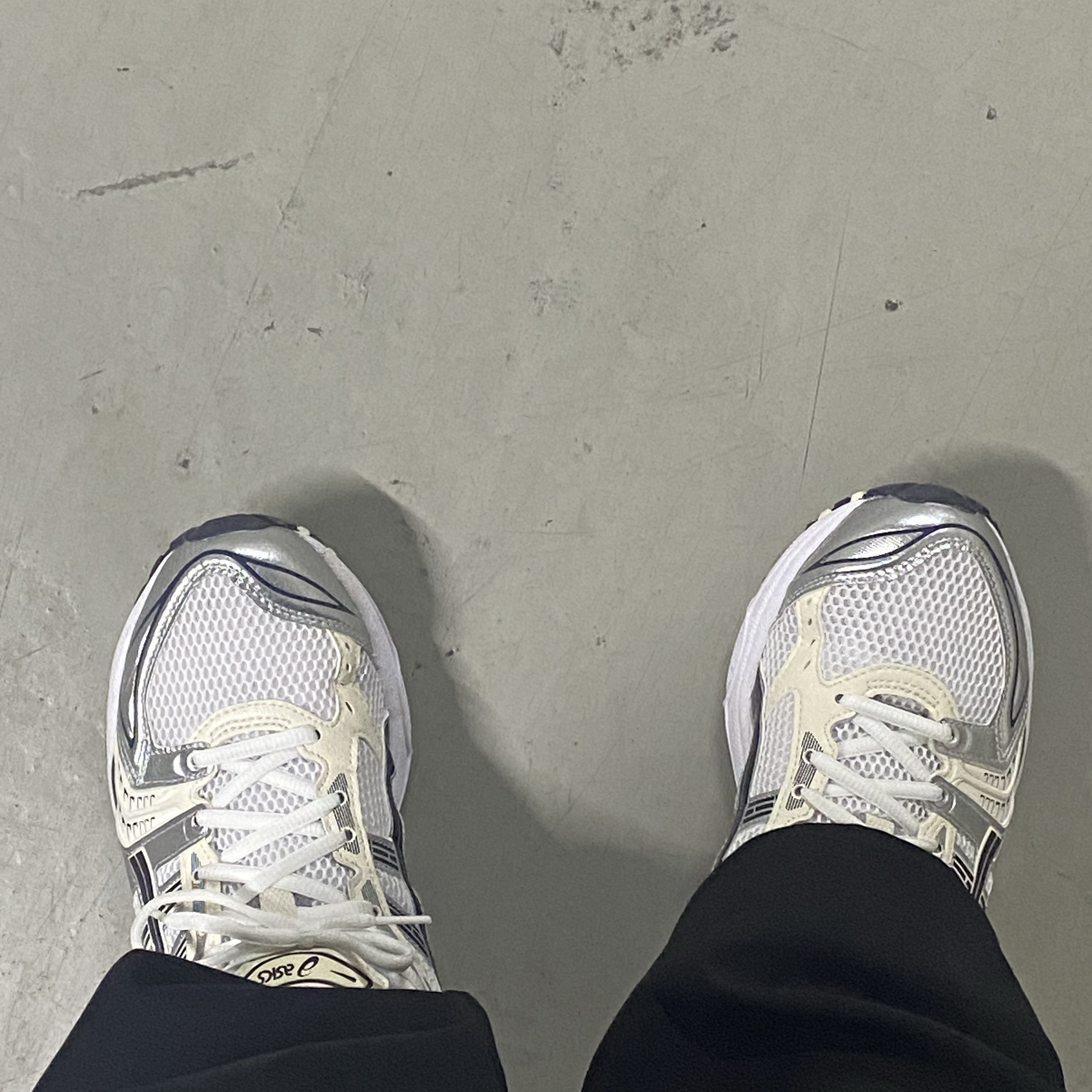(W) Asics Gel-Kayano 14 White Midnight 착용 스타일 - 2