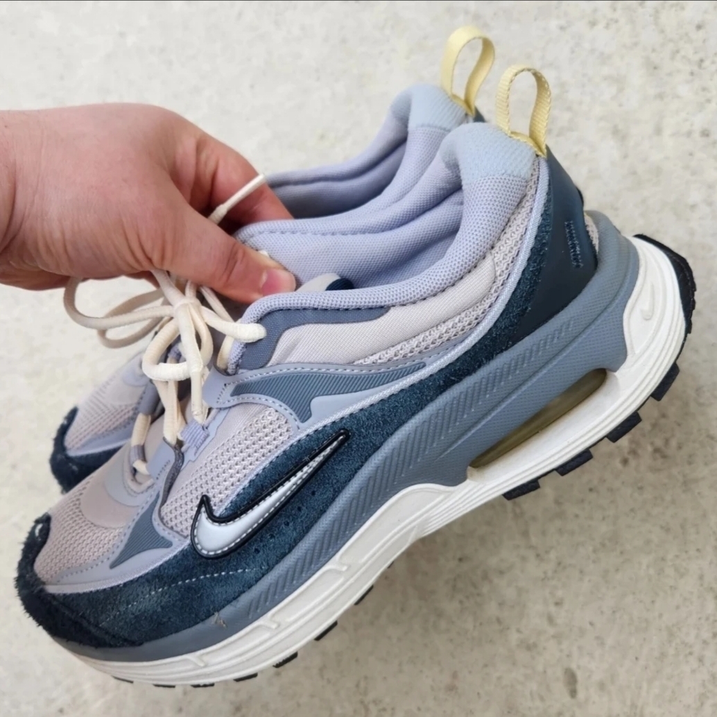 (W) Nike Air Max Bliss Light Iron Ore Armory Navy 착용 스타일
