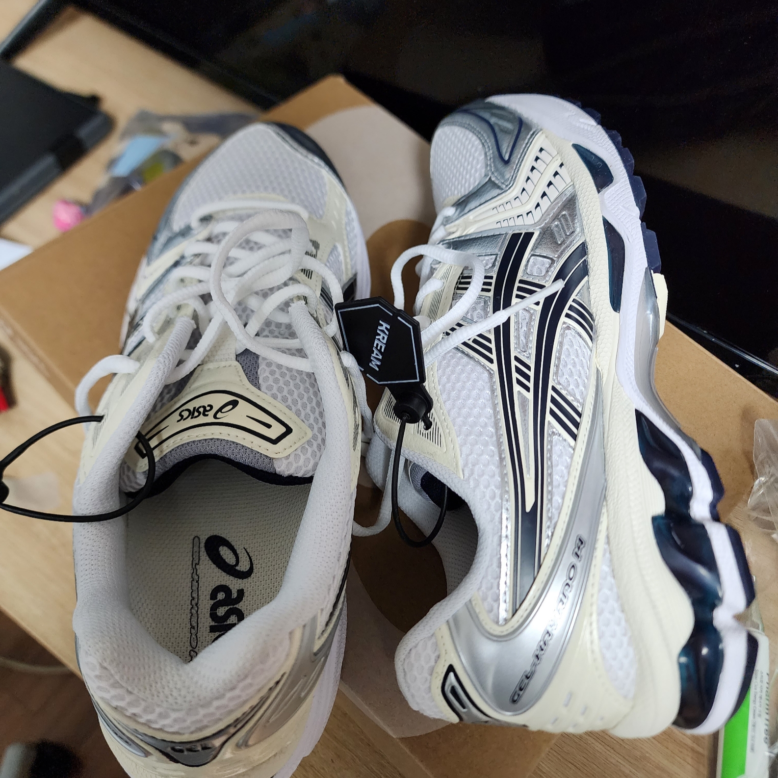 (W) Asics Gel-Kayano 14 White Midnight 착용 스타일 - 3
